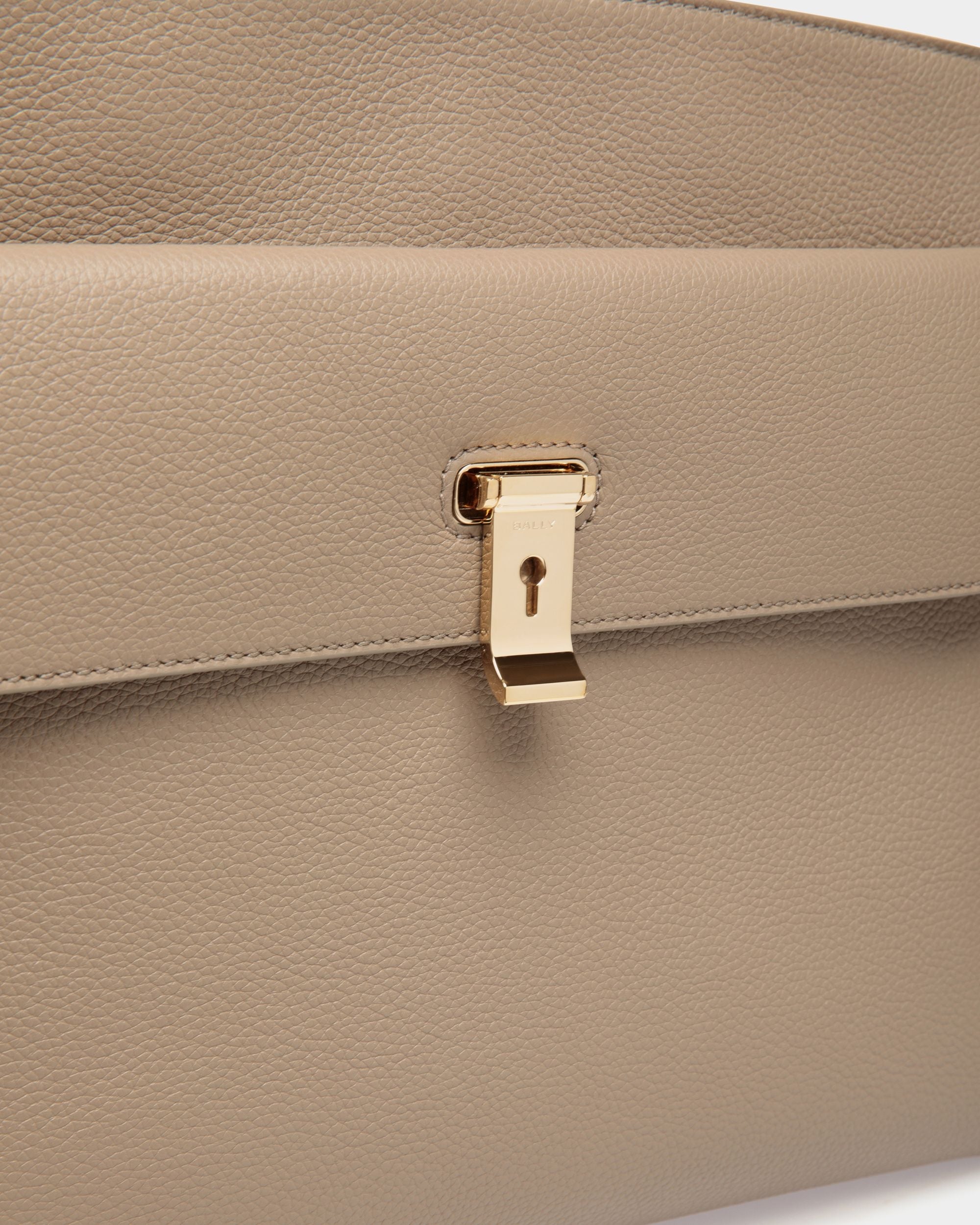 Bally Global - Lock Me Tote Bag In Taupe Grained Leather - Marrón