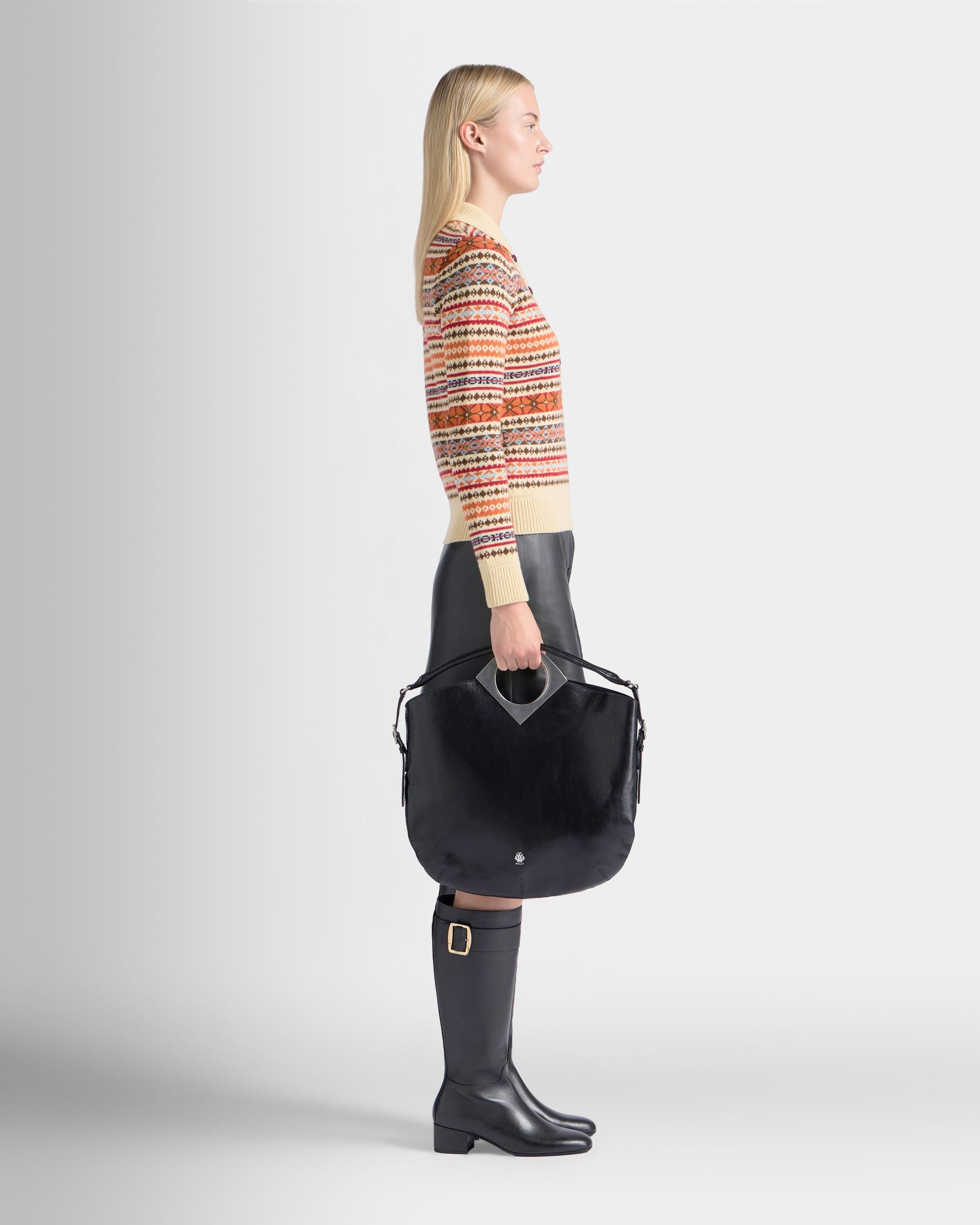 Bally Global - Anni Shoulder Bag in Black Leather - Black