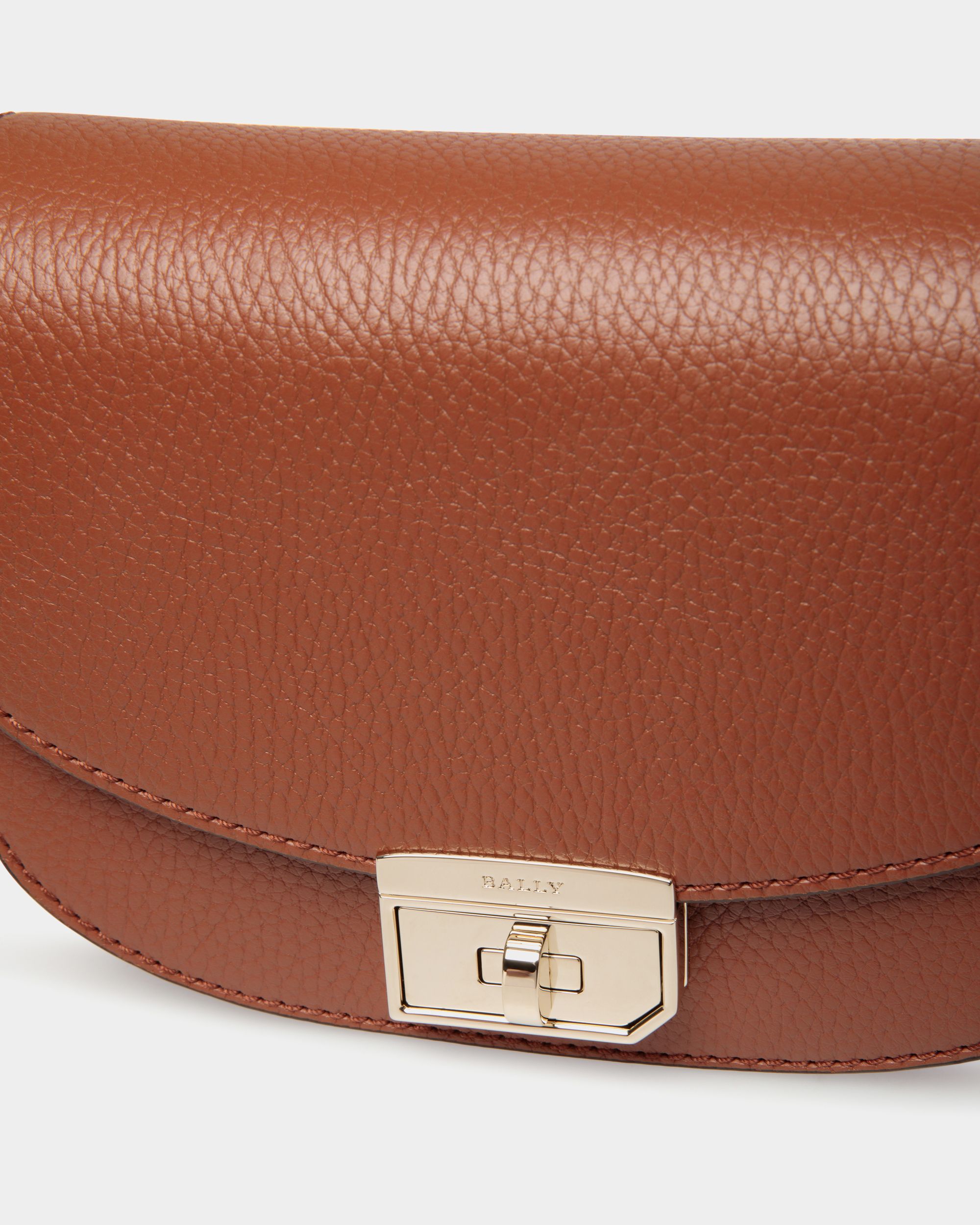Bally Global - Mini Bag Aus Geprägtem Leder In Braun - Braun