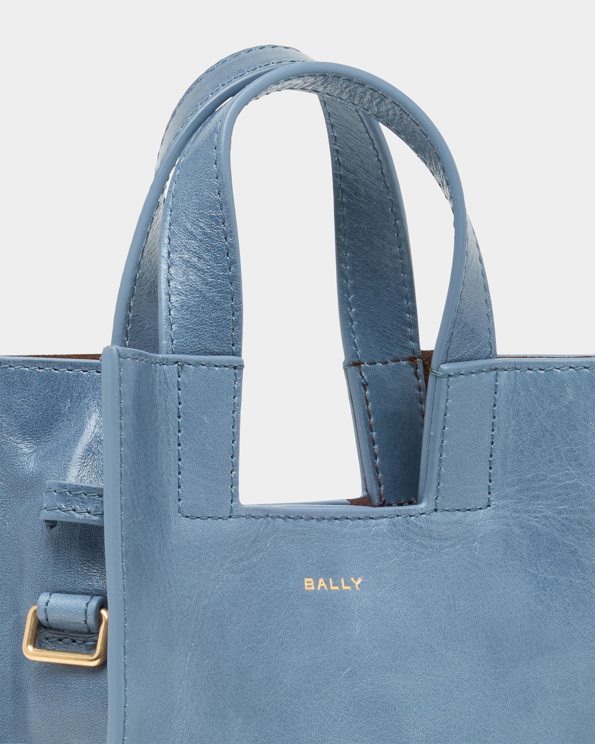 Bally Global - Kleine Tote Bag Easy Bally aus Leder in Light Blue - Blue