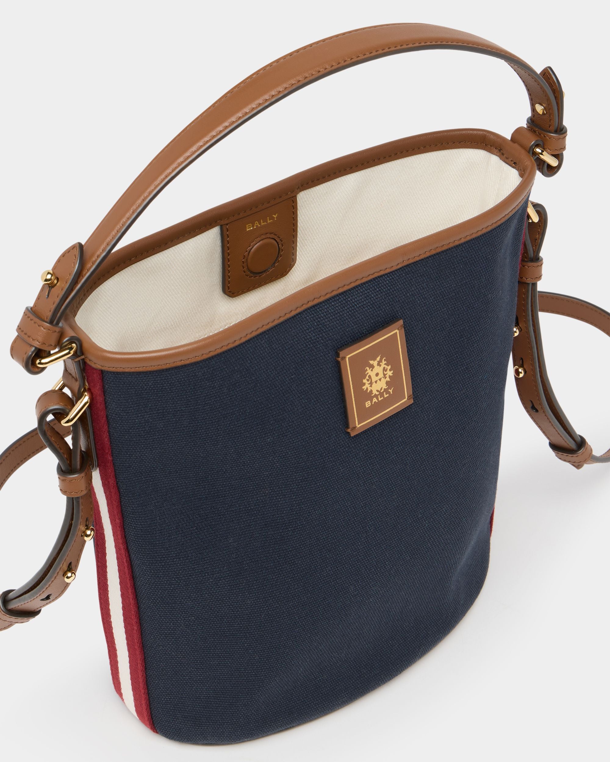 Bally Global - Edelbliss Bucket Bag aus Canvas in Navy Blue mit Bally-Ribbon-Detail - Blue