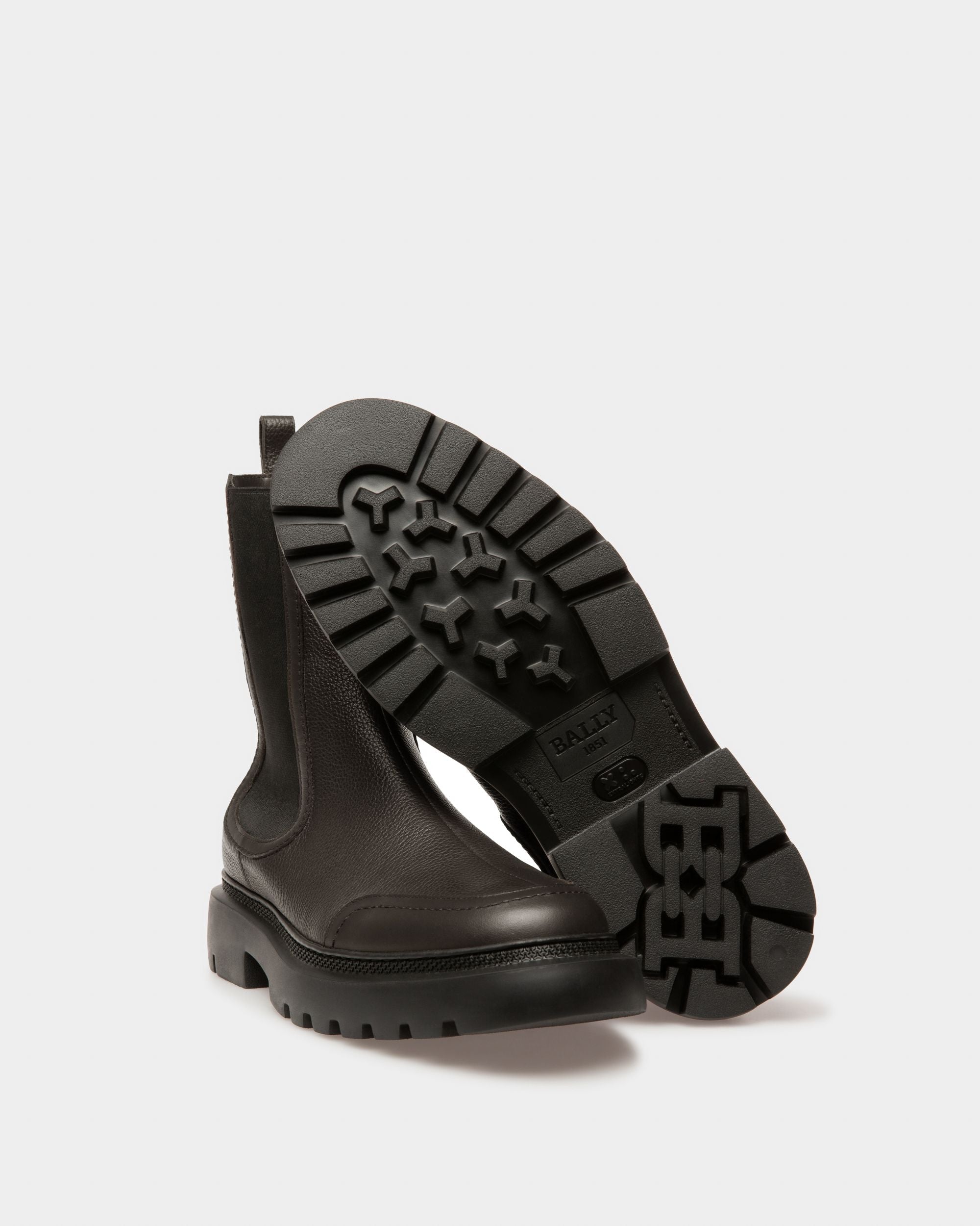 Bally Global - Ginny Flat Leather Boots In Black - Negro