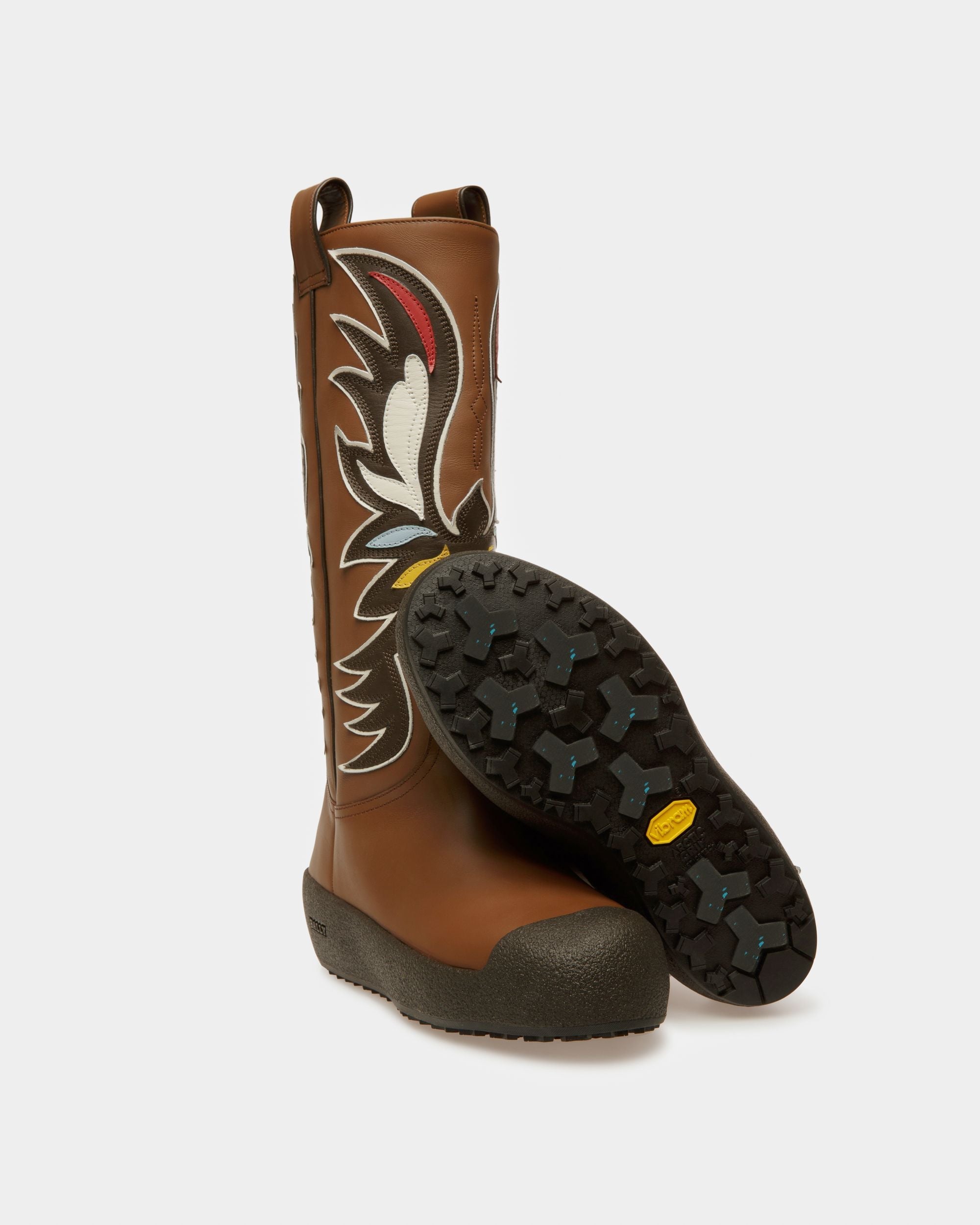 Bally Global - Bota Alta RV De La Colección Curling De Piel En Marrón - Marrón