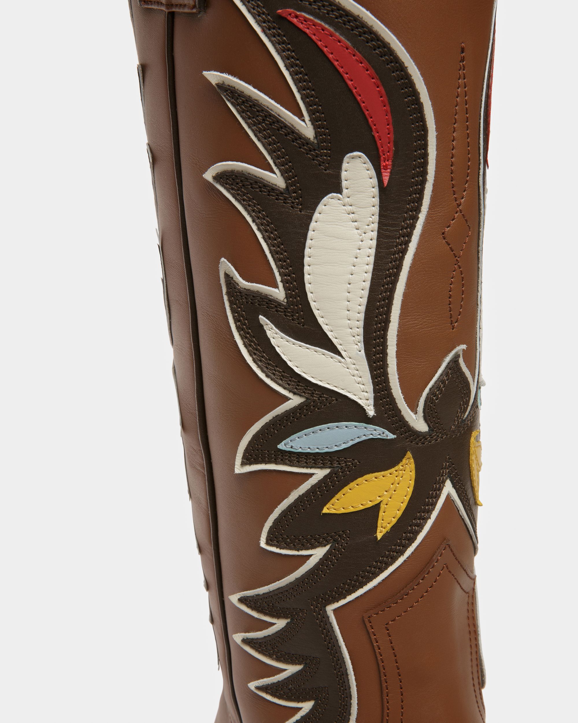 Bally Global - Bota Alta RV De La Colección Curling De Piel En Marrón - Marrón