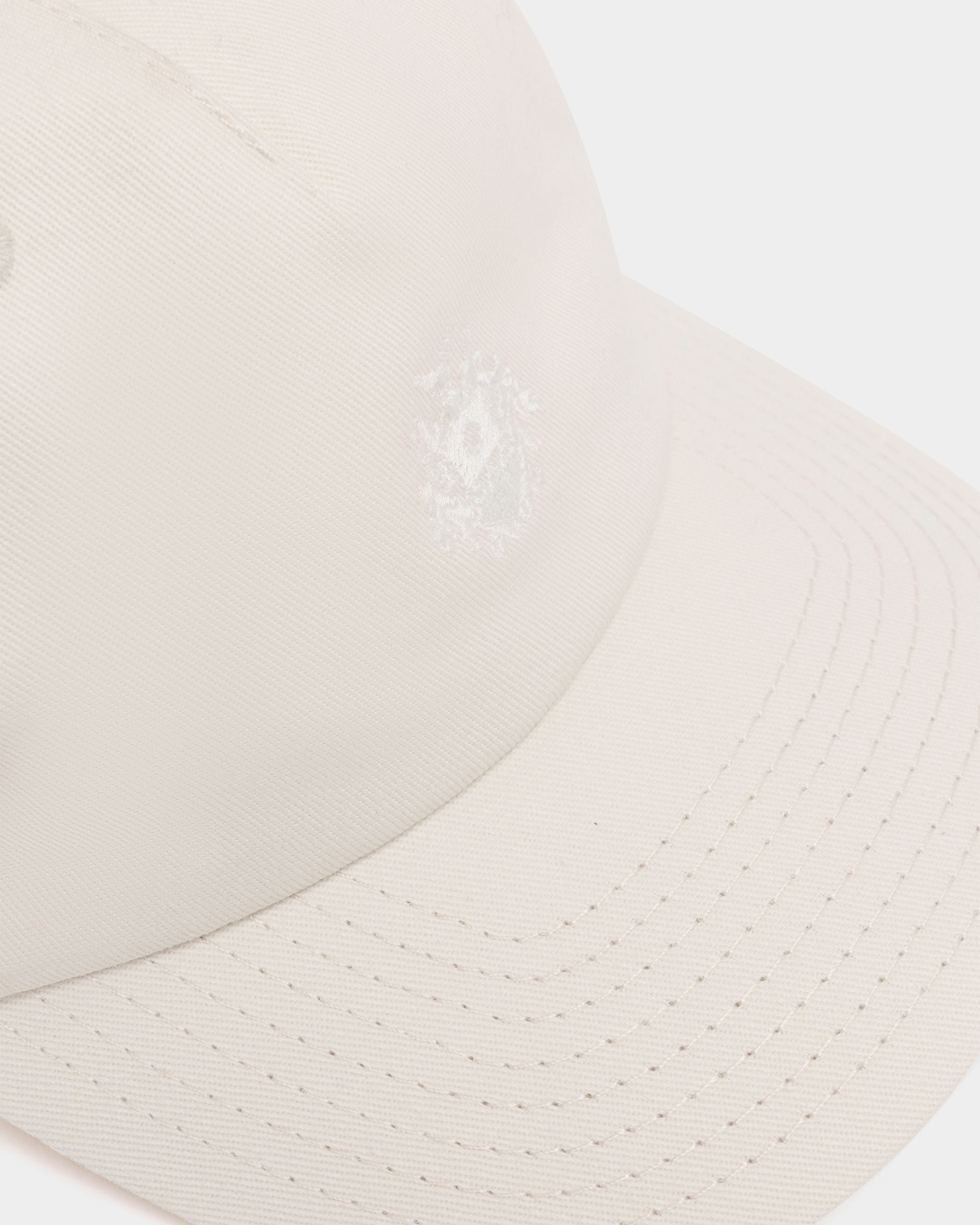 Bally Global - Baseballmütze aus elfenbeinfarbener Baumwolle mit Bally-Crest-Wappen - White