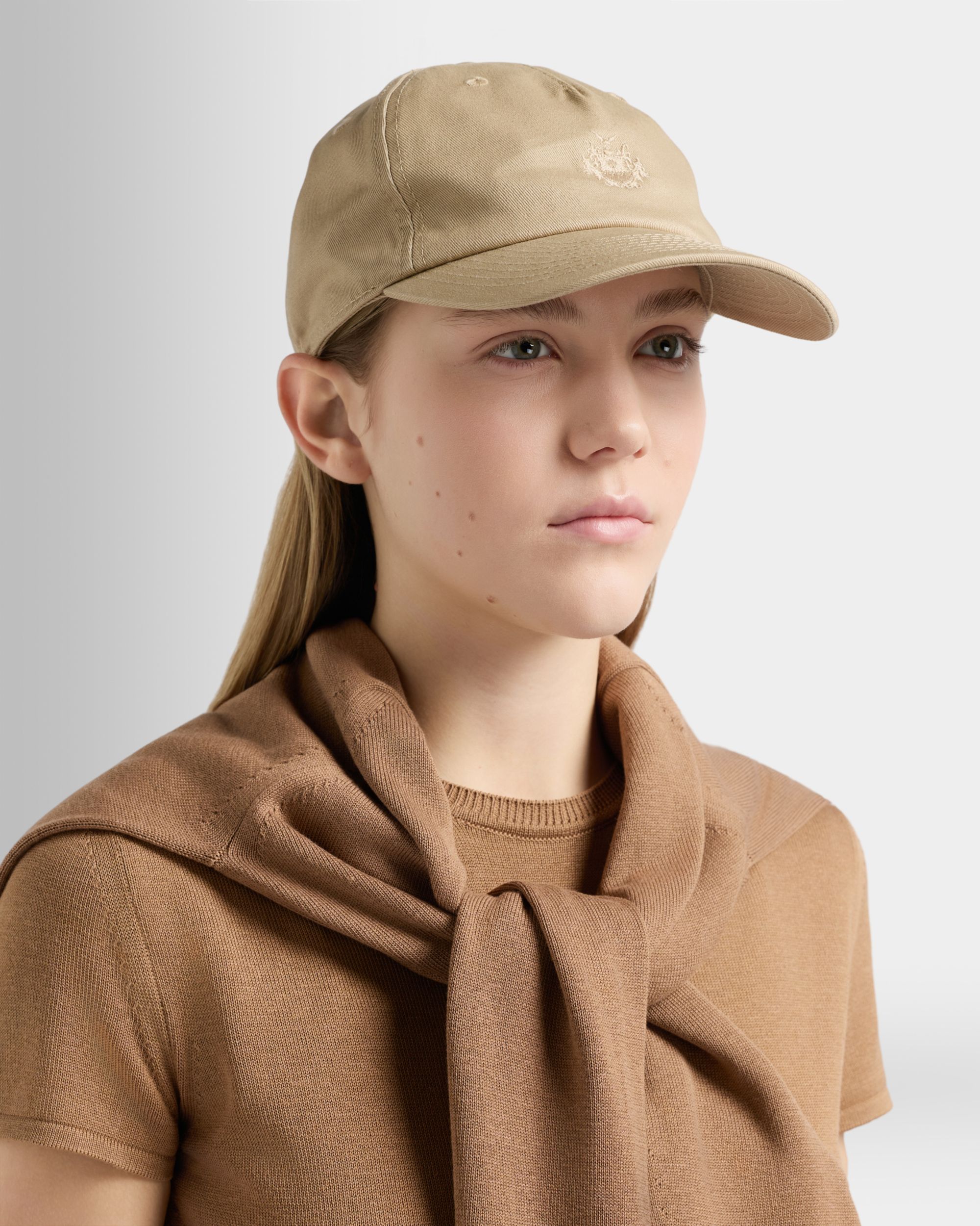 Bally Global - Baseballmütze aus Baumwolle in Hellbeige mit Bally-Crest-Wappen - Beige