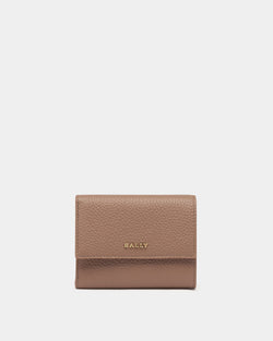 Wallet in Beige Grained Leather