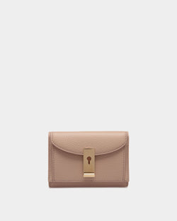 Cartera Lock Me De Piel Granulada Light Beige