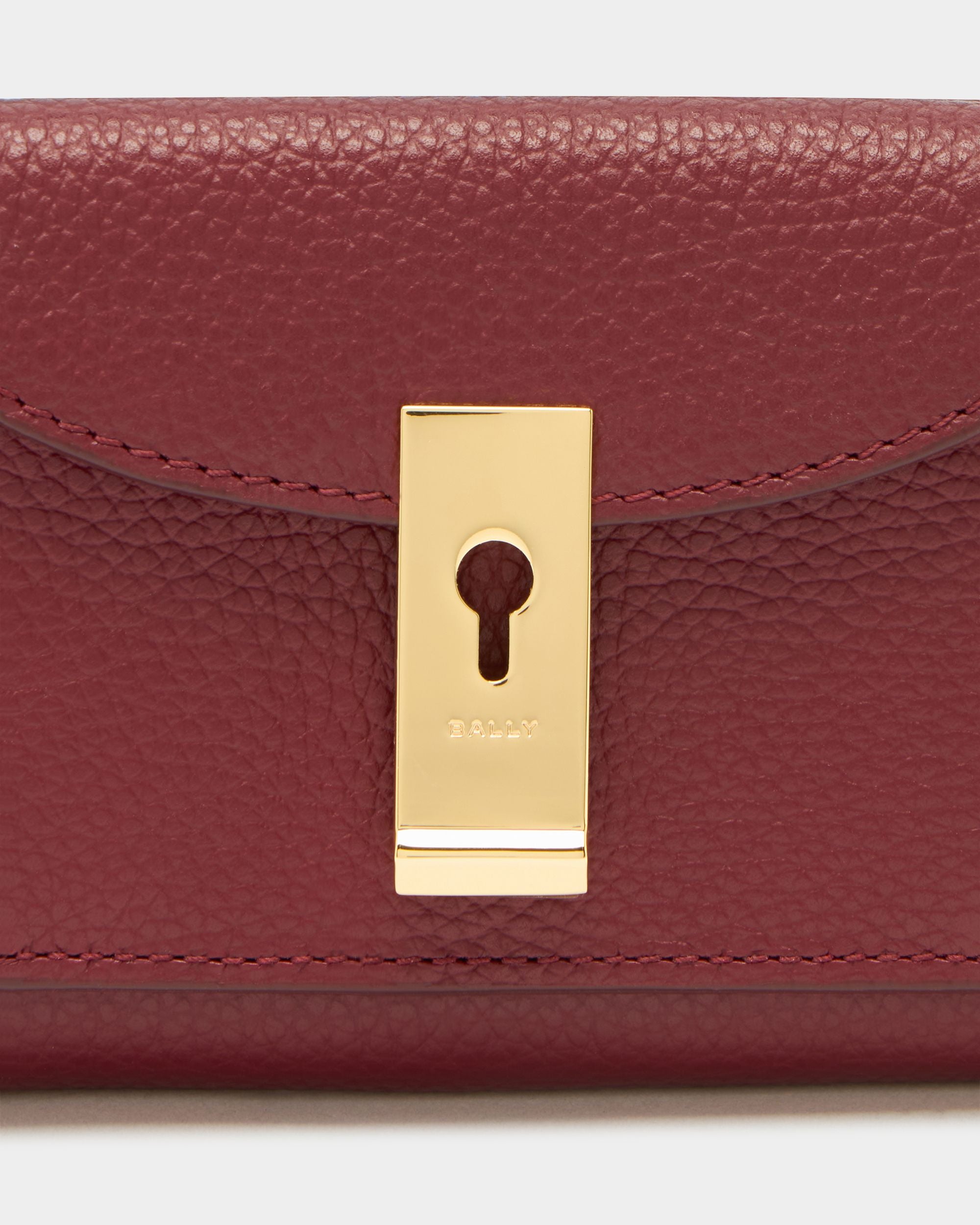 Bally Global - Geldbörse Lock Me aus genarbtem Leder in Ruby Red - Red