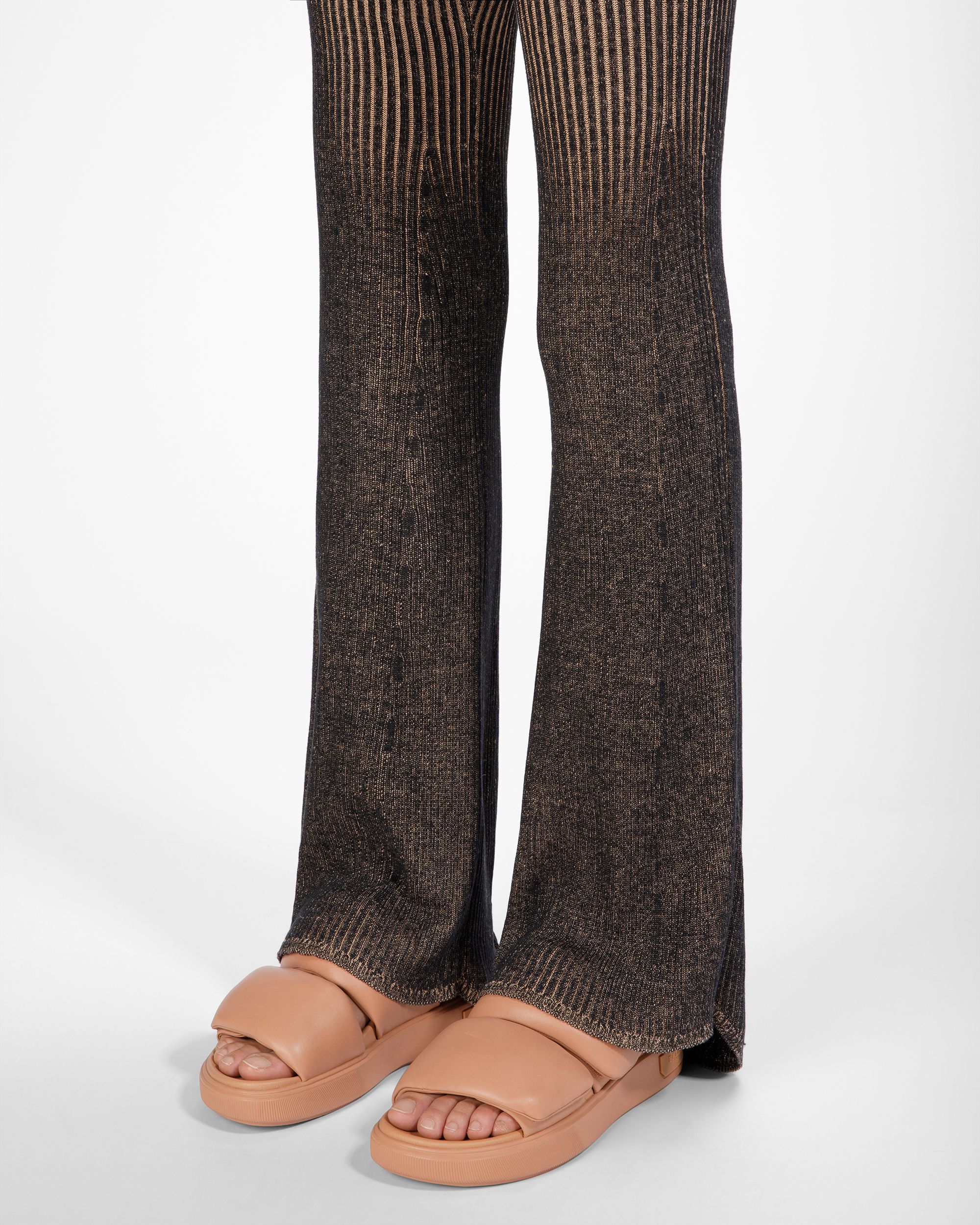 Bally Global - Joey-W Leather Sandals In Peach - Naranja