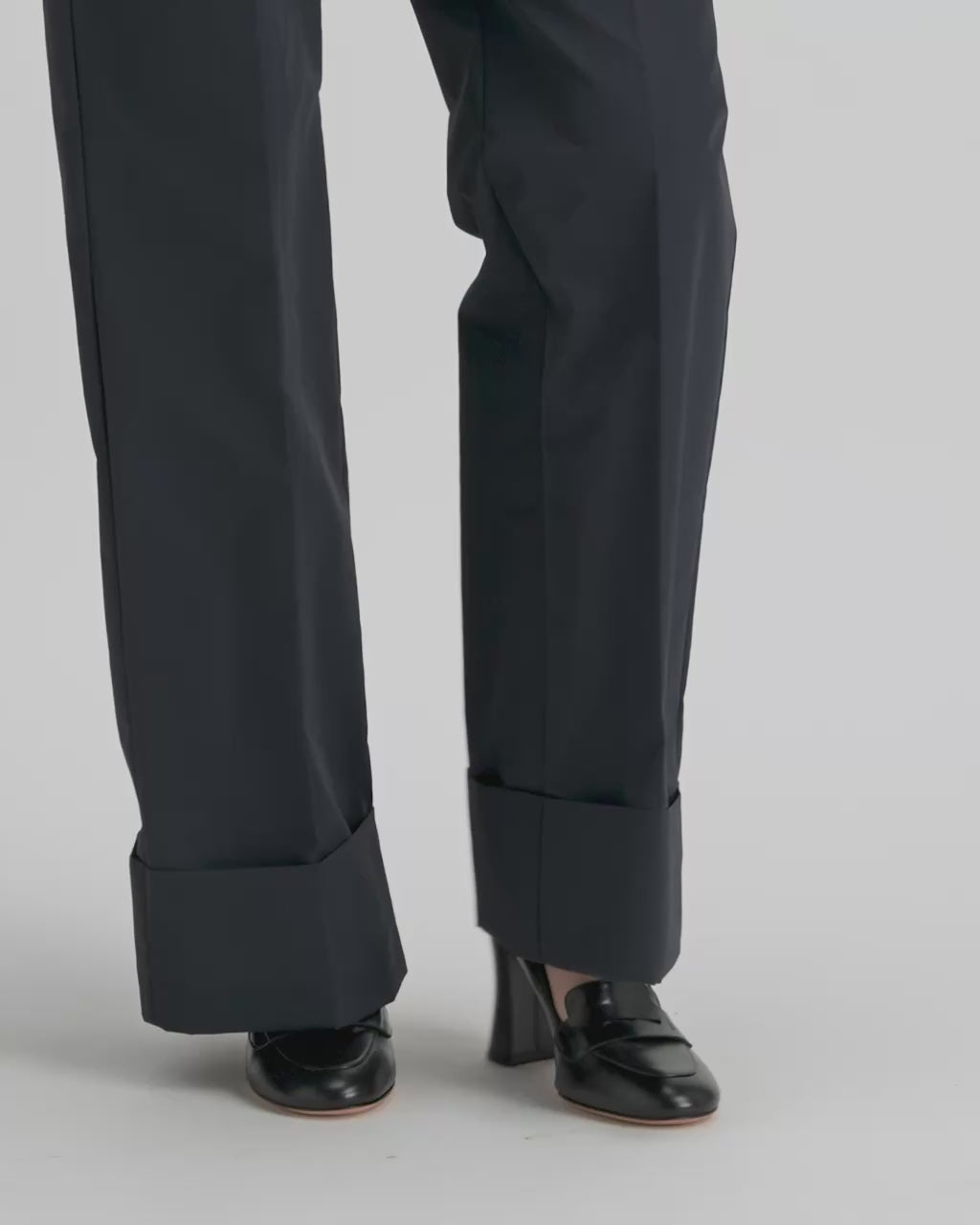 Bally Global - Saule Loafer in Black Leather - Black