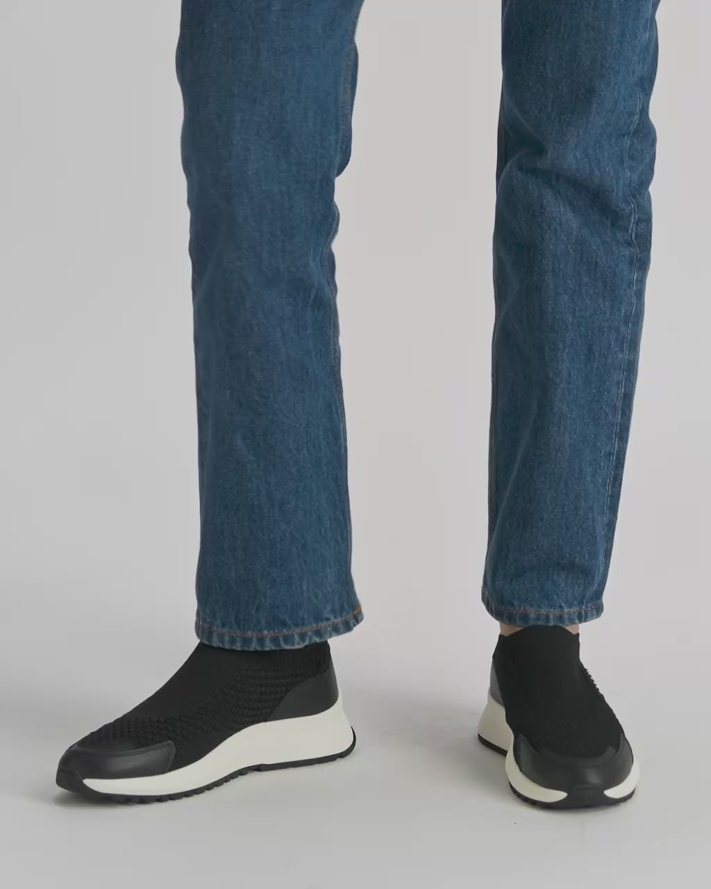 Bally Global - Outline Sneaker in Black Knit Fabric - Negro