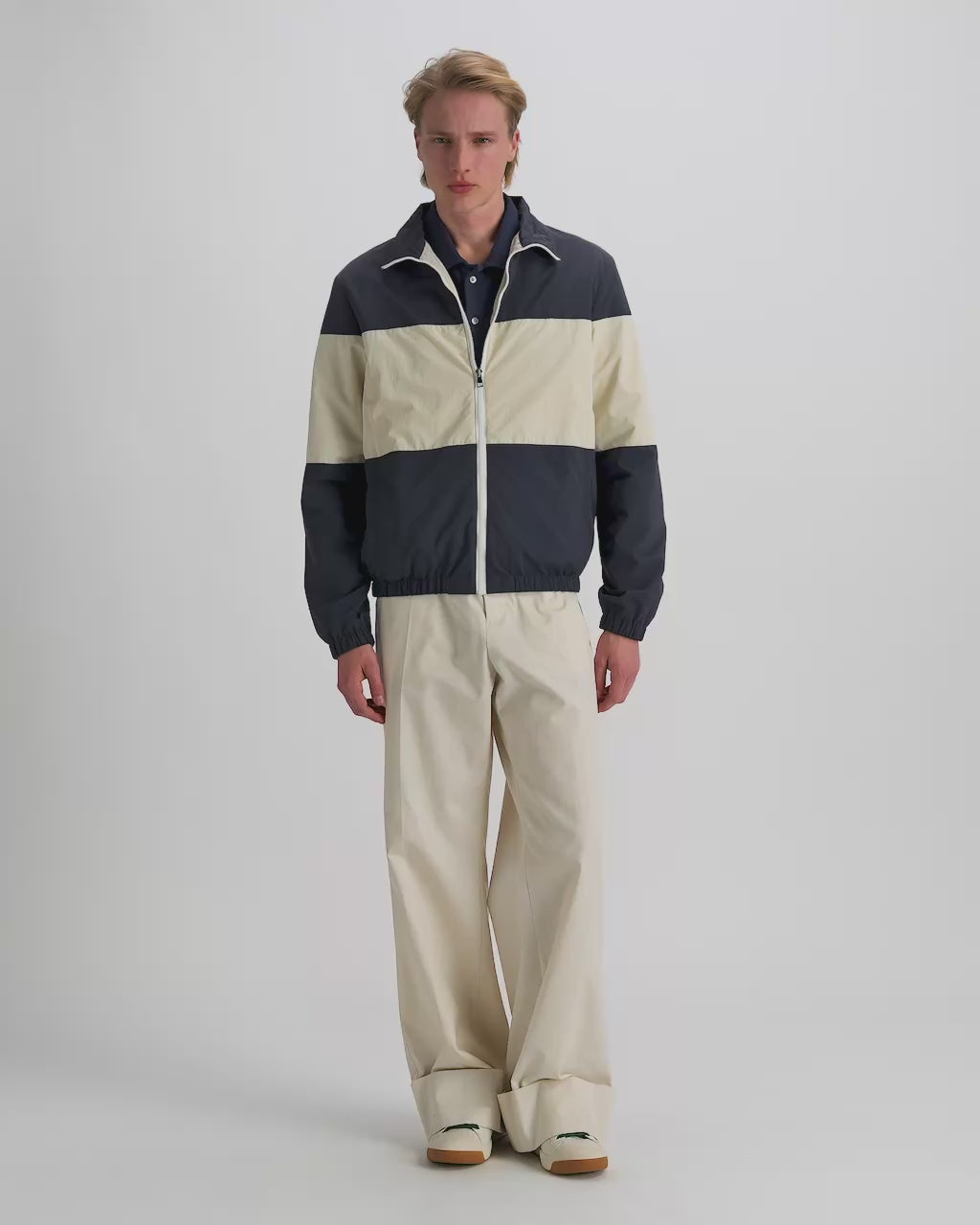 Bally Global - Bomberjacke aus Nylon in Marineblau und Weiß mit Maxi-Bally-Ribbon - Multicolor