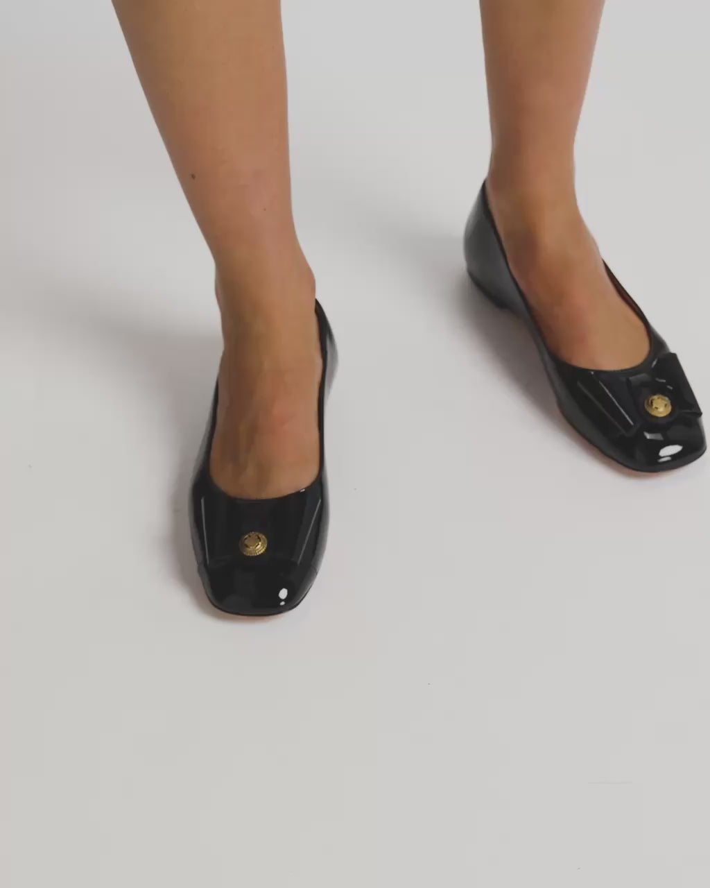 Bally Global - B-Bow Flat in Black Leather - Black