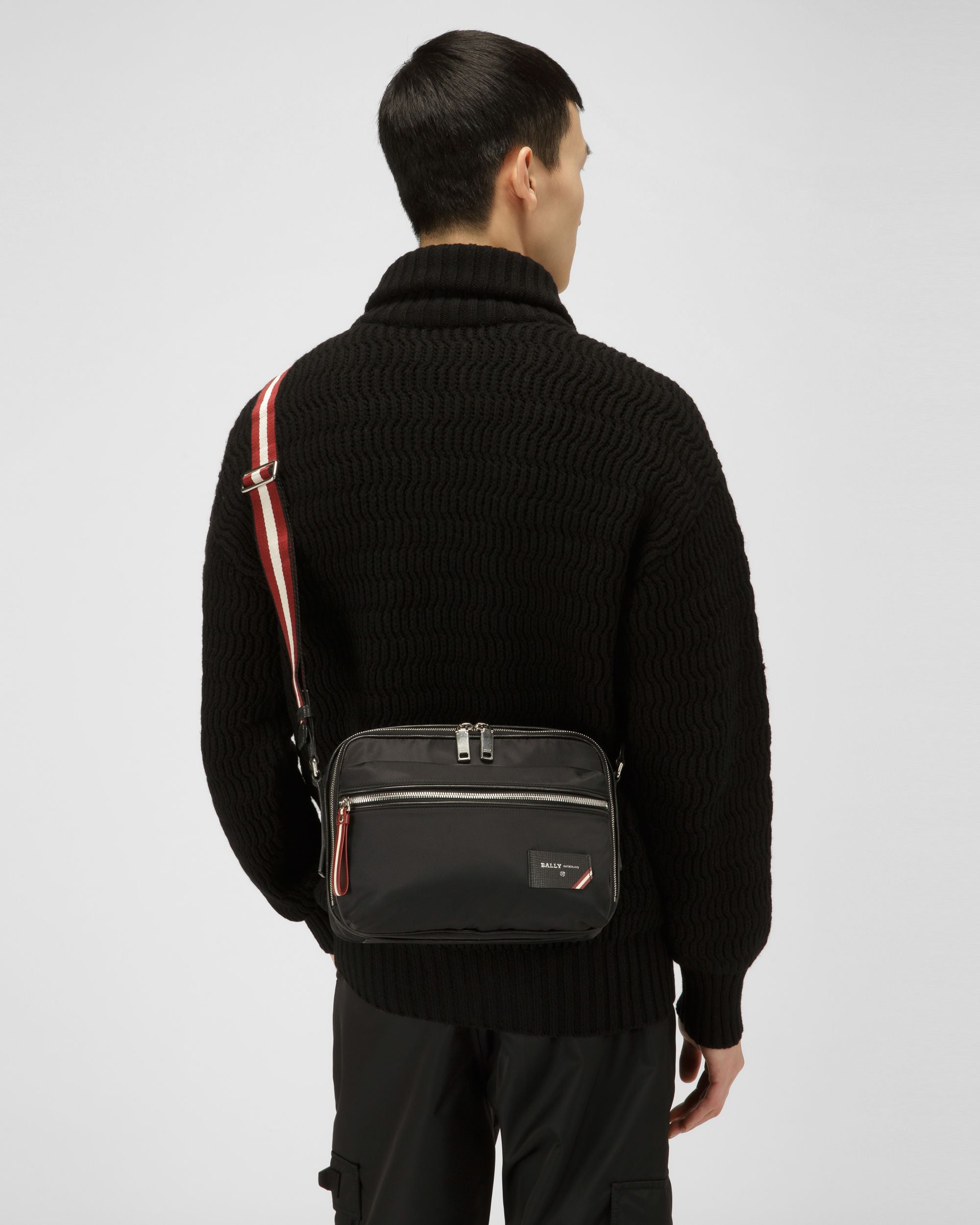 Fiji Bolso Estilo Reporter De Nailon Técnico En Negro - Hombre - Bally - 02