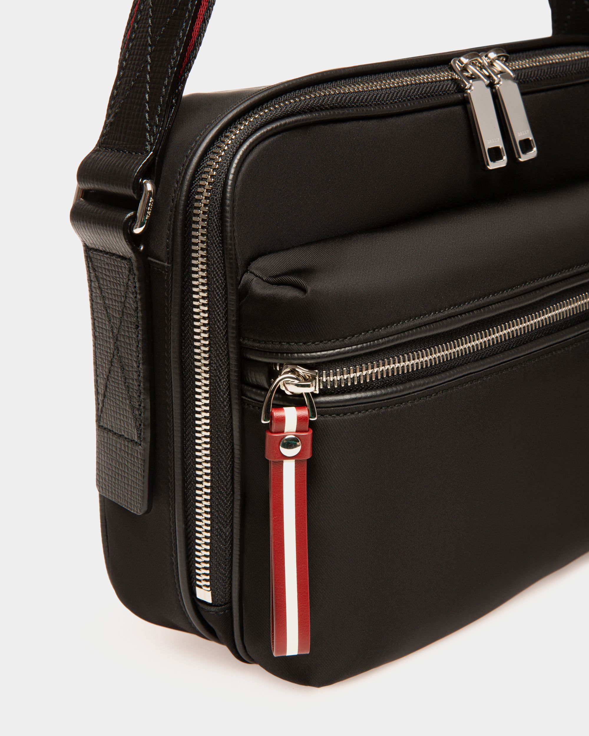 Fiji Bolso Estilo Reporter De Nailon Técnico En Negro - Hombre - Bally - 05