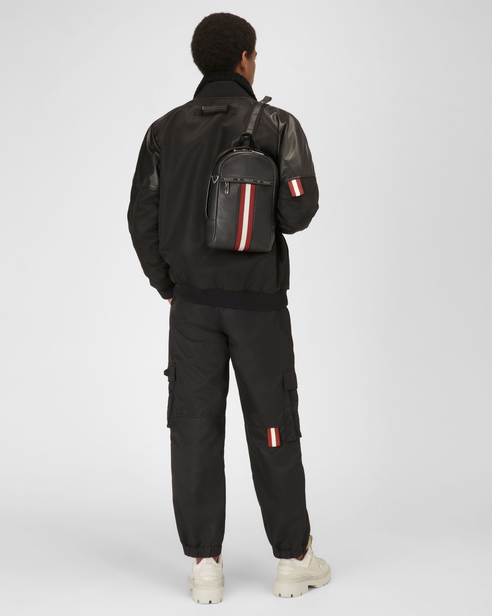 Sling Bag Hari De Piel Negra - Hombre - Bally - 02