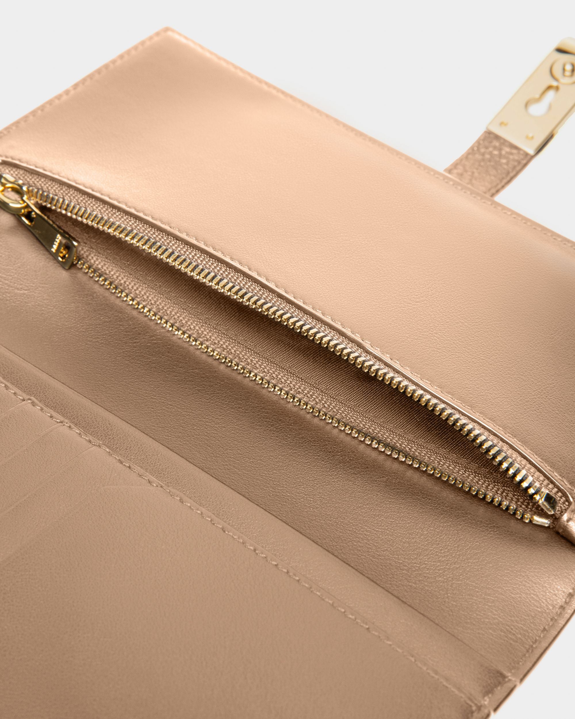 Amy Cartera En Piel De Color Topo - Mujer - Bally - 04