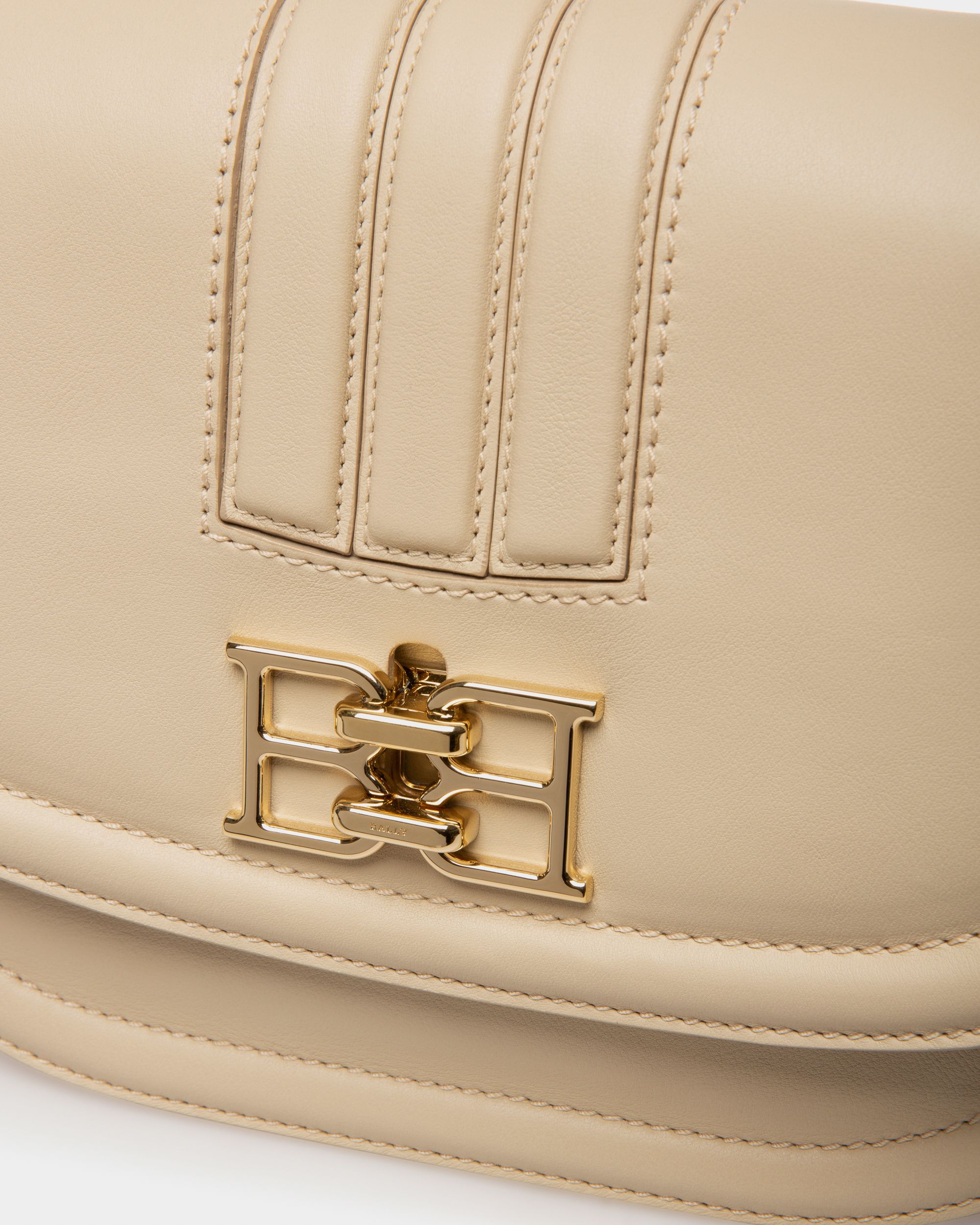 Beckie Bandolera En Piel De Color Beige Claro - Mujer - Bally - 05