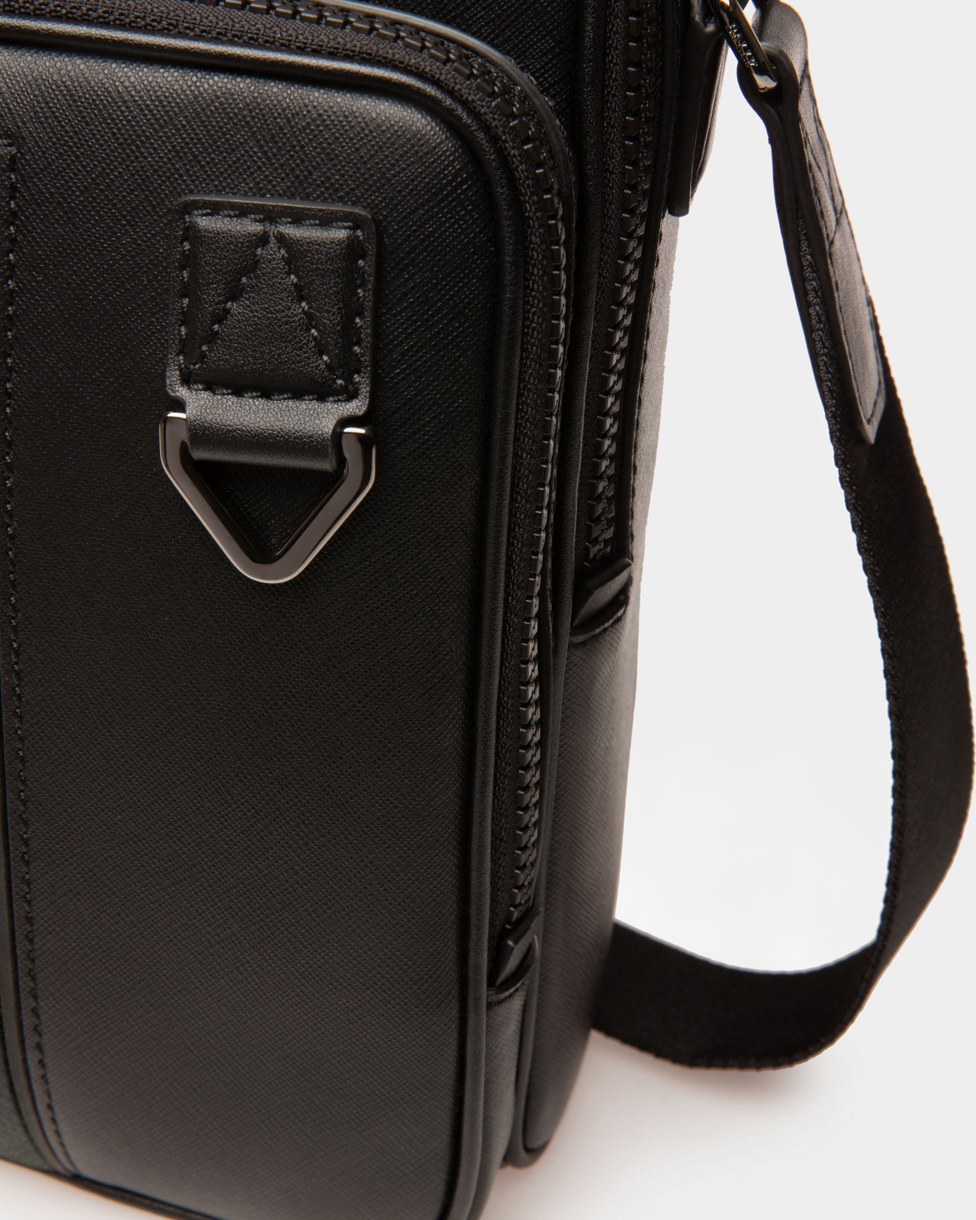 Mackao Bolso Bandolera De Piel En Negro - Hombre - Bally - 04