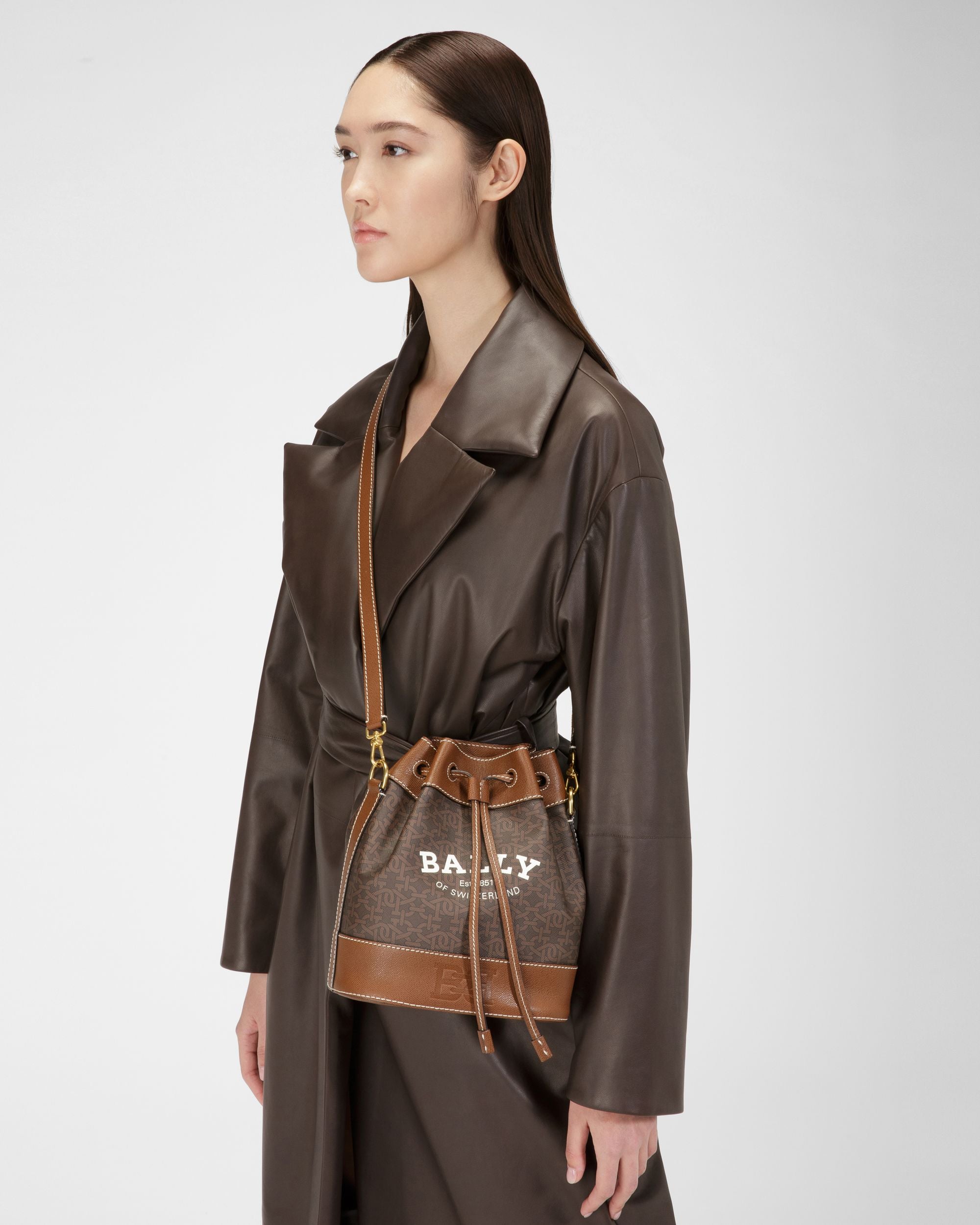 Cleoh Tpu Bucket Bag In Brown - Women's - Bally - 01