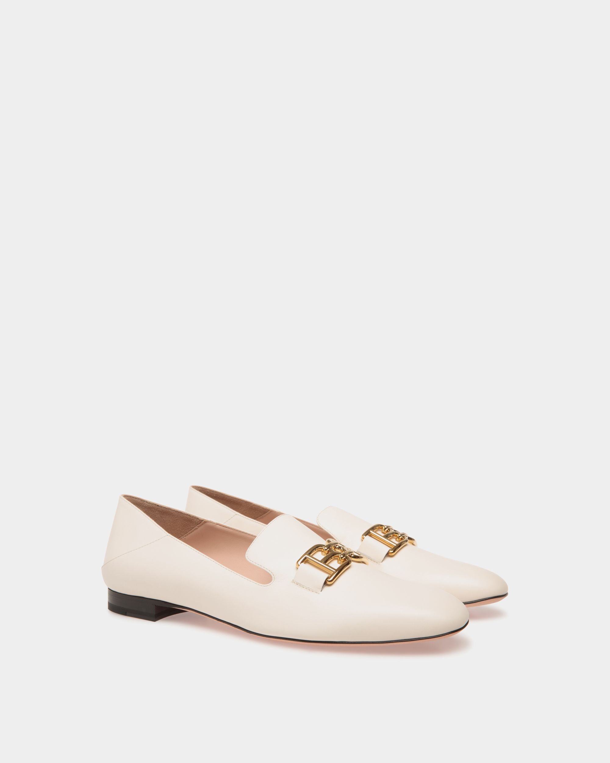 B Chain Flats In White Leather - Women's - Bally - 02
