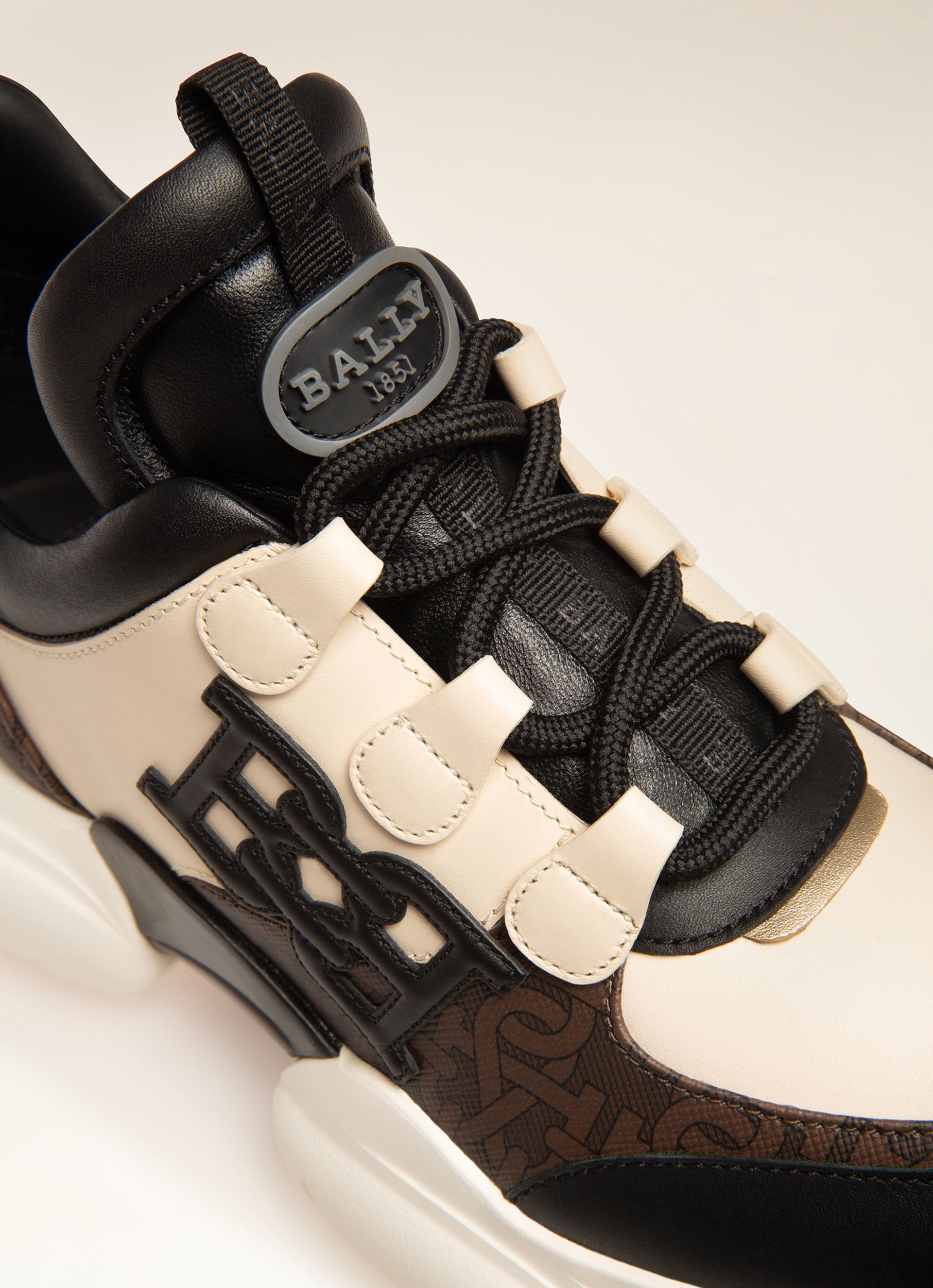 Claires Zapatillas Deportivas En Cuero De Color Negro Y Crema - Mujer - Bally - 02