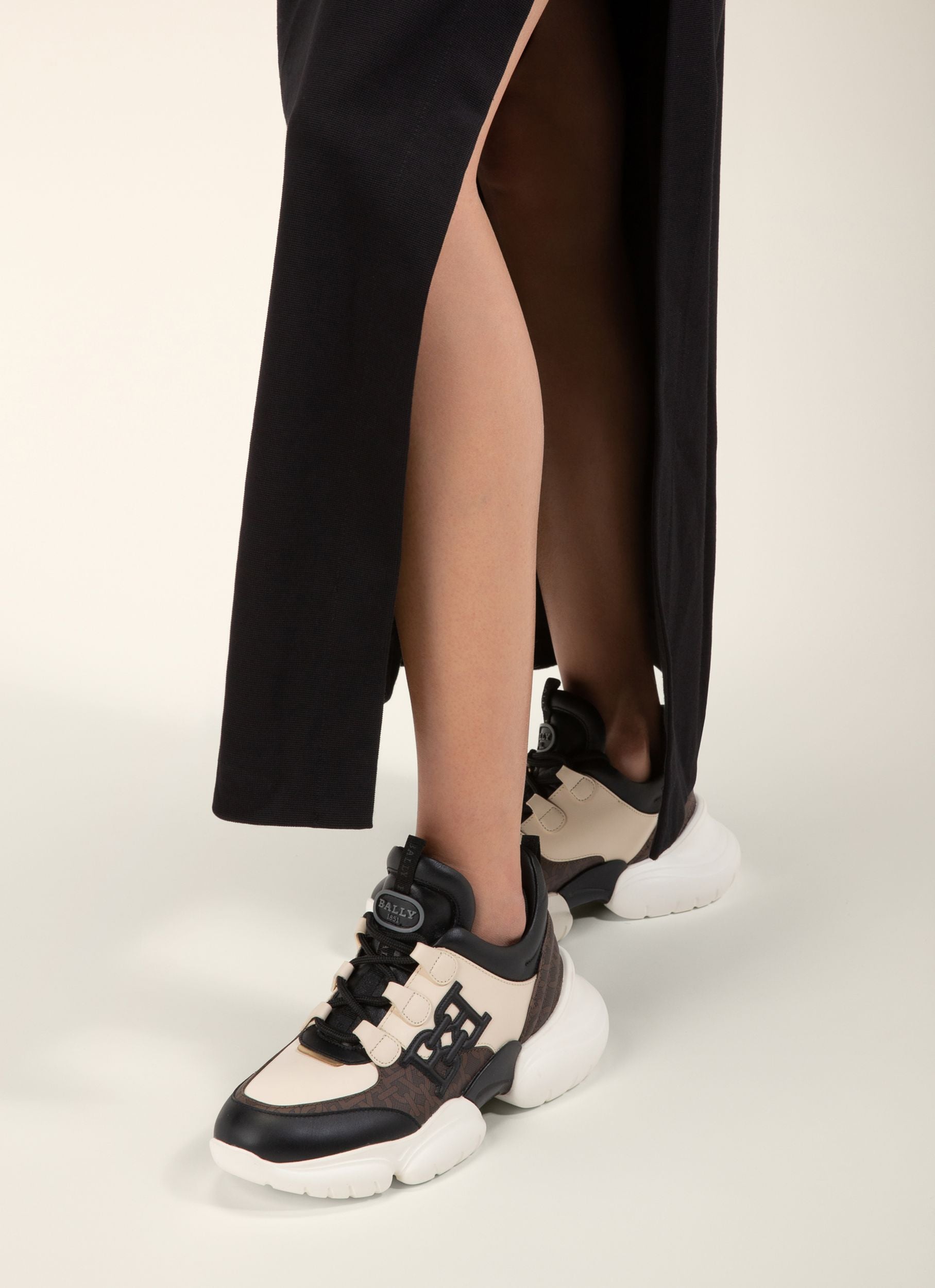 Claires Zapatillas Deportivas En Cuero De Color Negro Y Crema - Mujer - Bally - 06