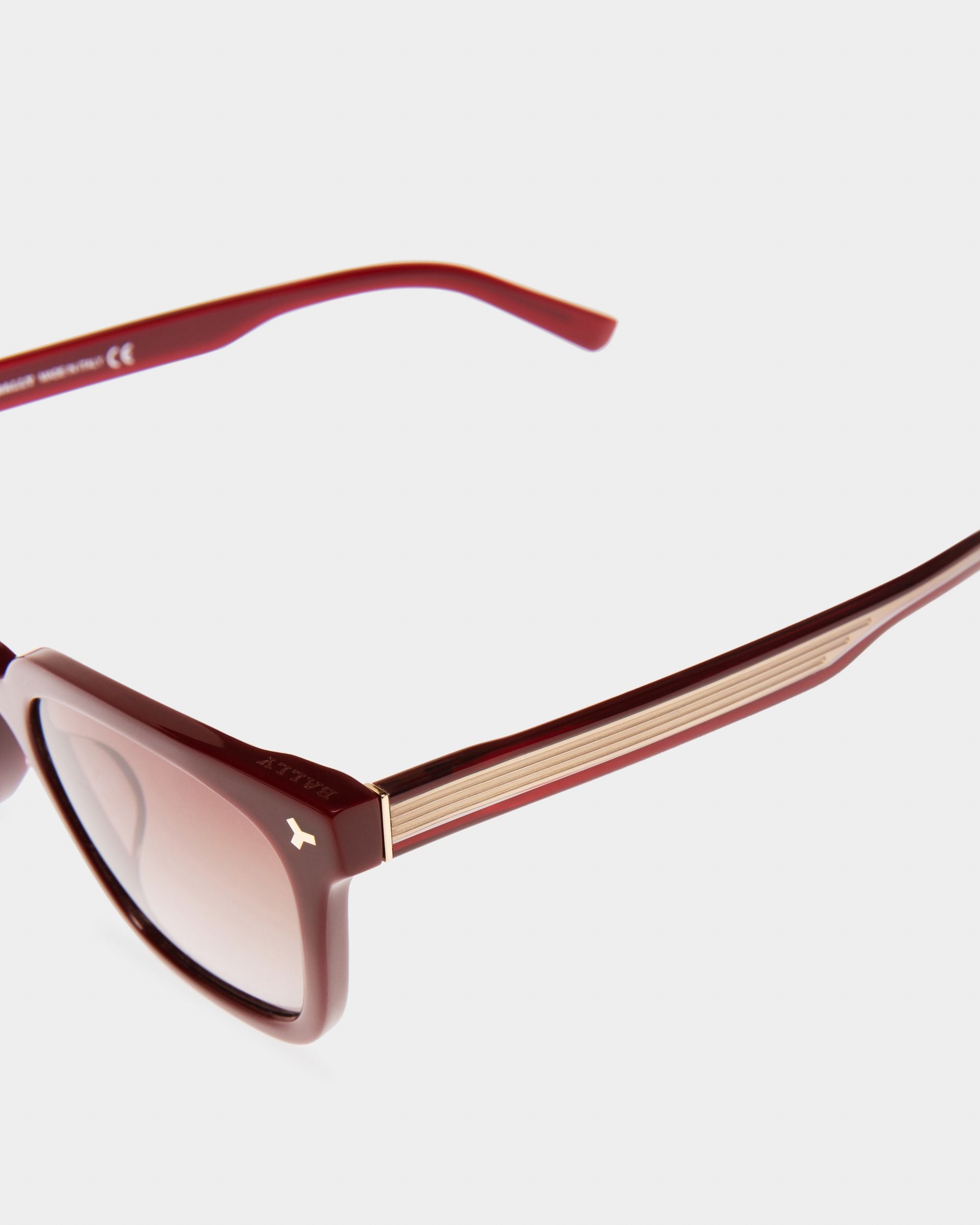 Gafas De Sol Eben De Acetato En Burdeos Brillante Y Lentes Rojas Degradadas - Hombre - Bally - 02