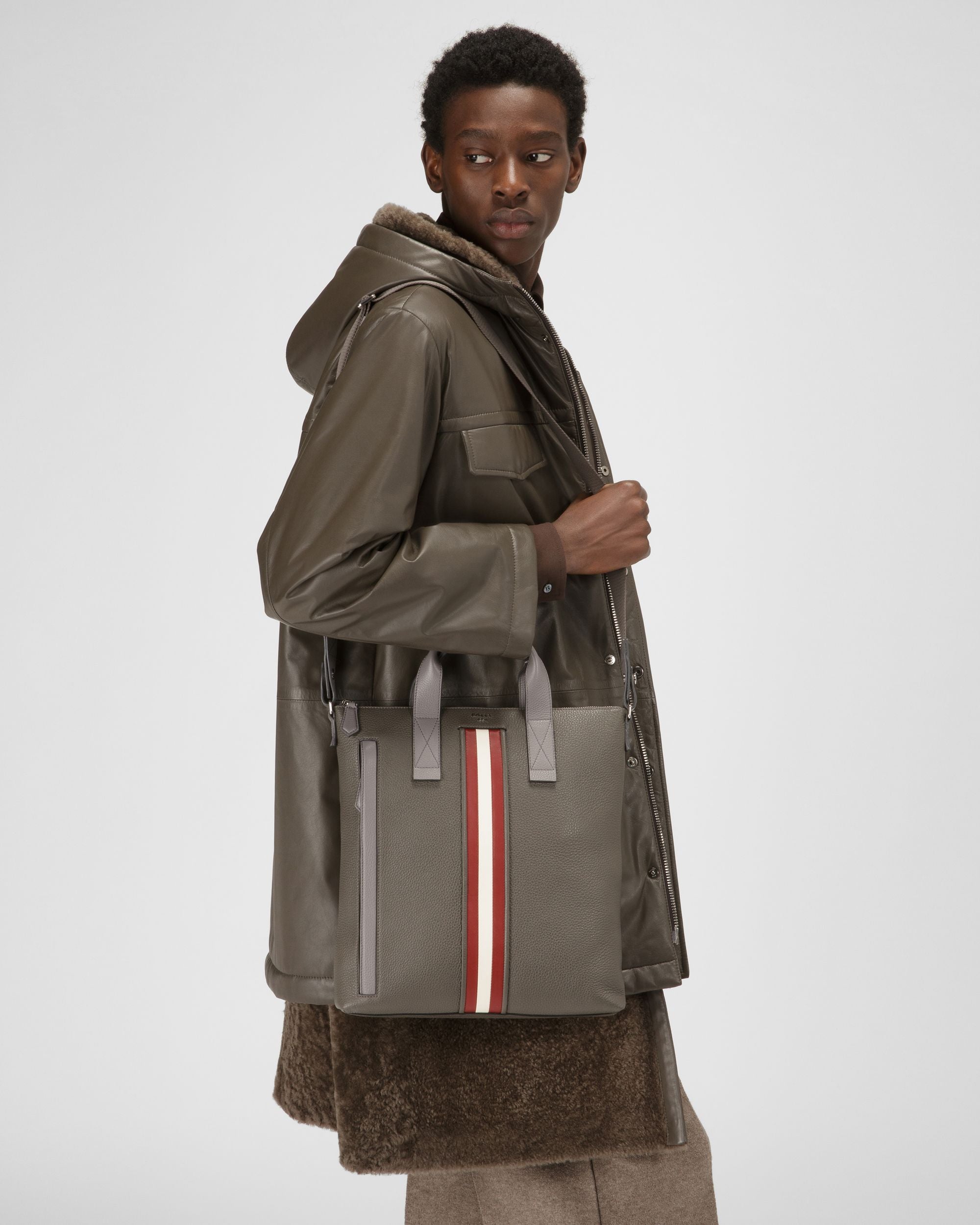 Higgins Bolso Tote En Piel De Color Verde Militar - Hombre - Bally - 03