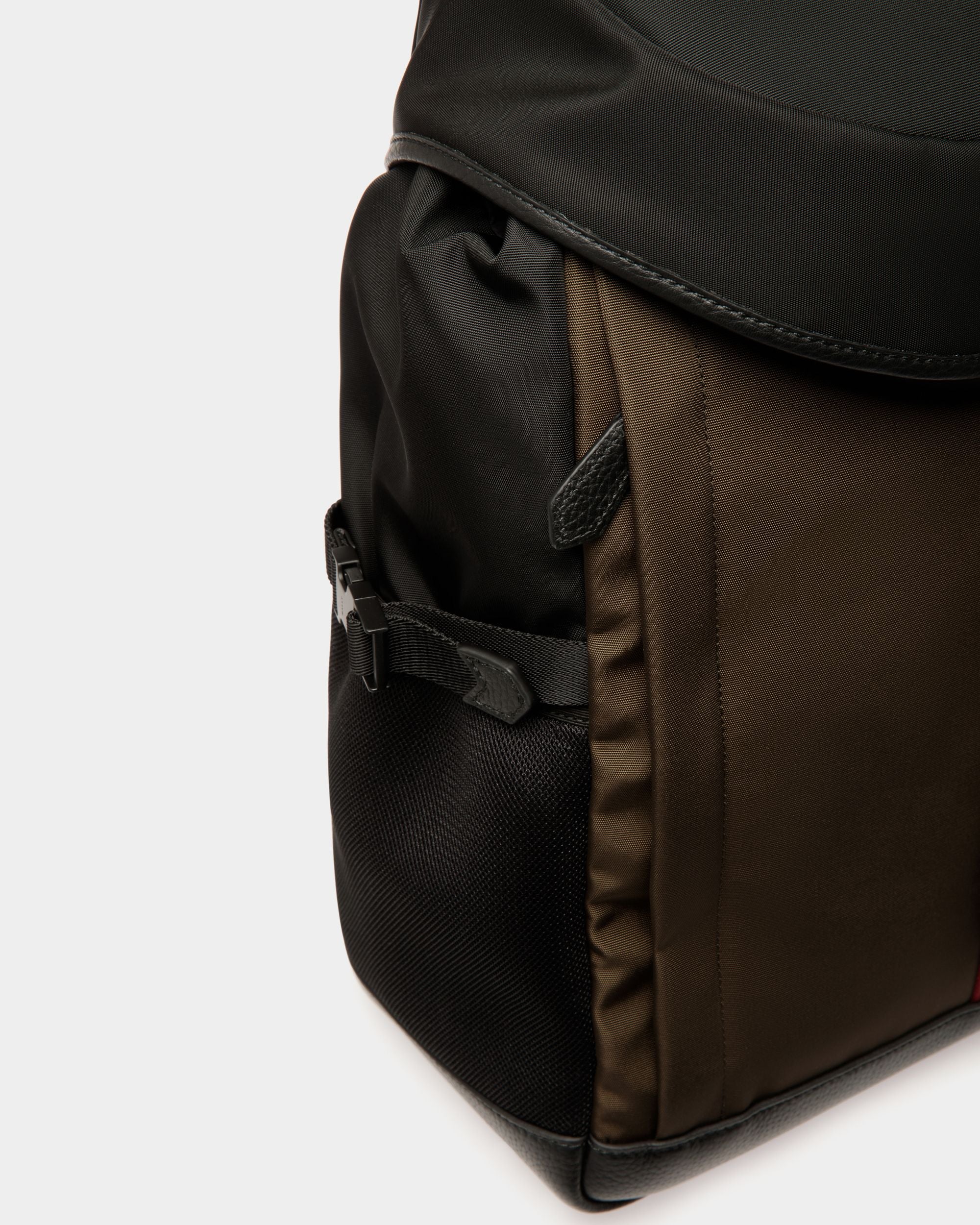 Mochila Code De Nailon Military Green Y Negro - Hombre - Bally - 07