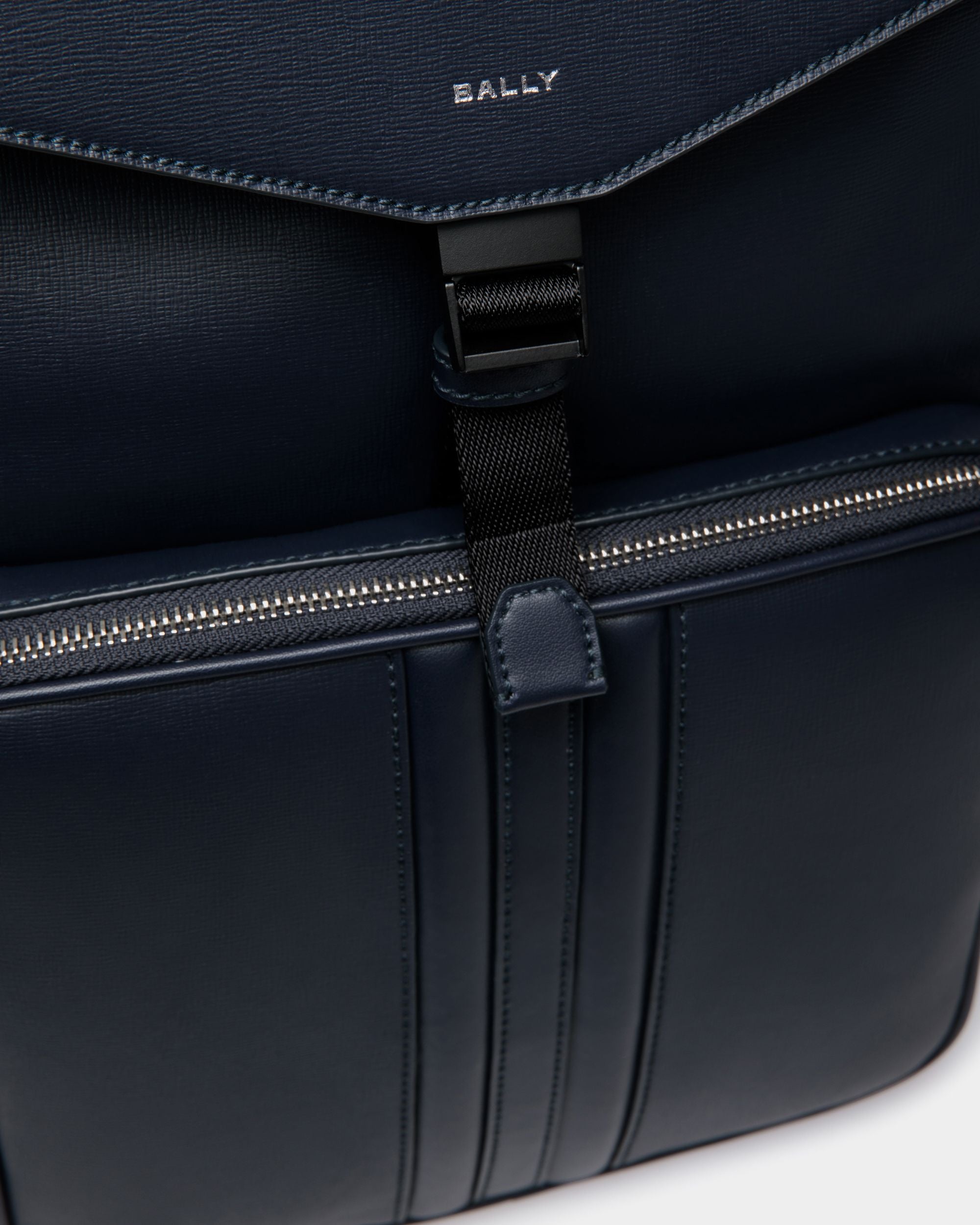 Mythos Backpack in Navy Blue Recycled Leather - Hombre - Bally - 05