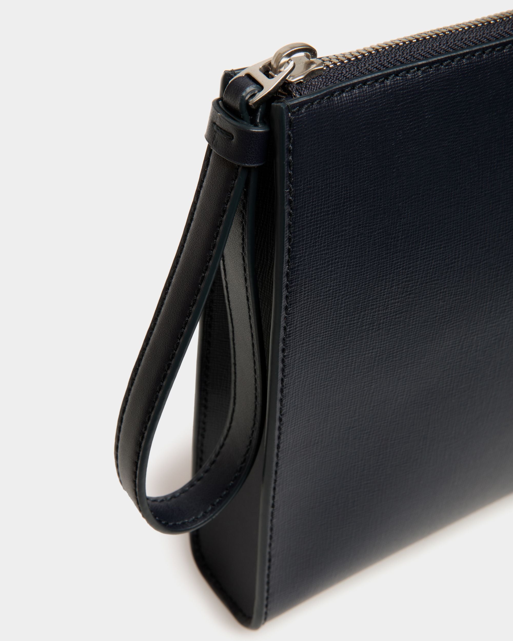 Mythos Pouch in Navy Blue Recycled Leather - Hombre - Bally - 05