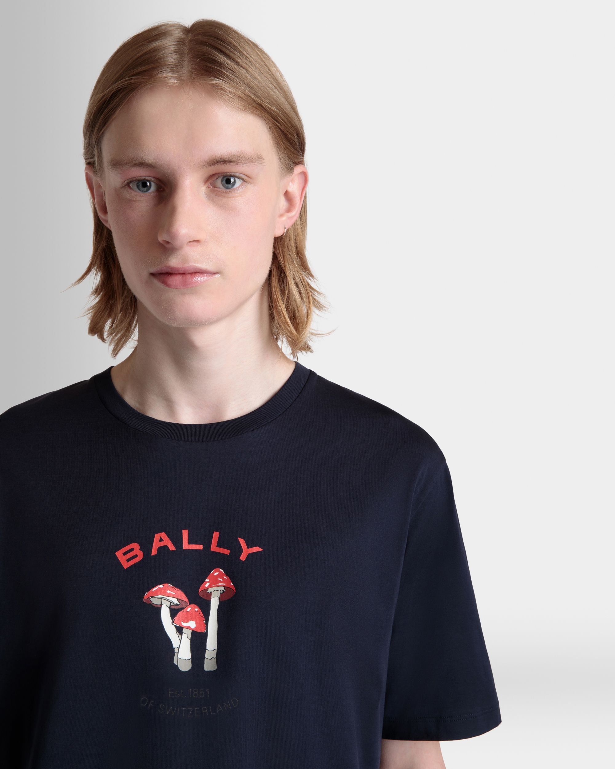 Camiseta De Algodón Navy Blue Con Enchanting Mushrooms - Hombre - Bally - 03