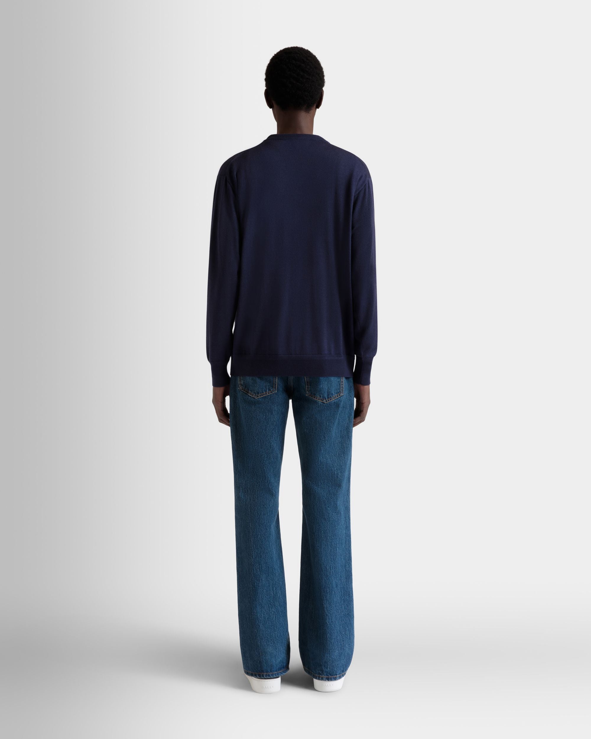 V-Neck Sweater With a Bally Crest in Navy Blue Wool-Cashmere - Hombre - Bally - 06