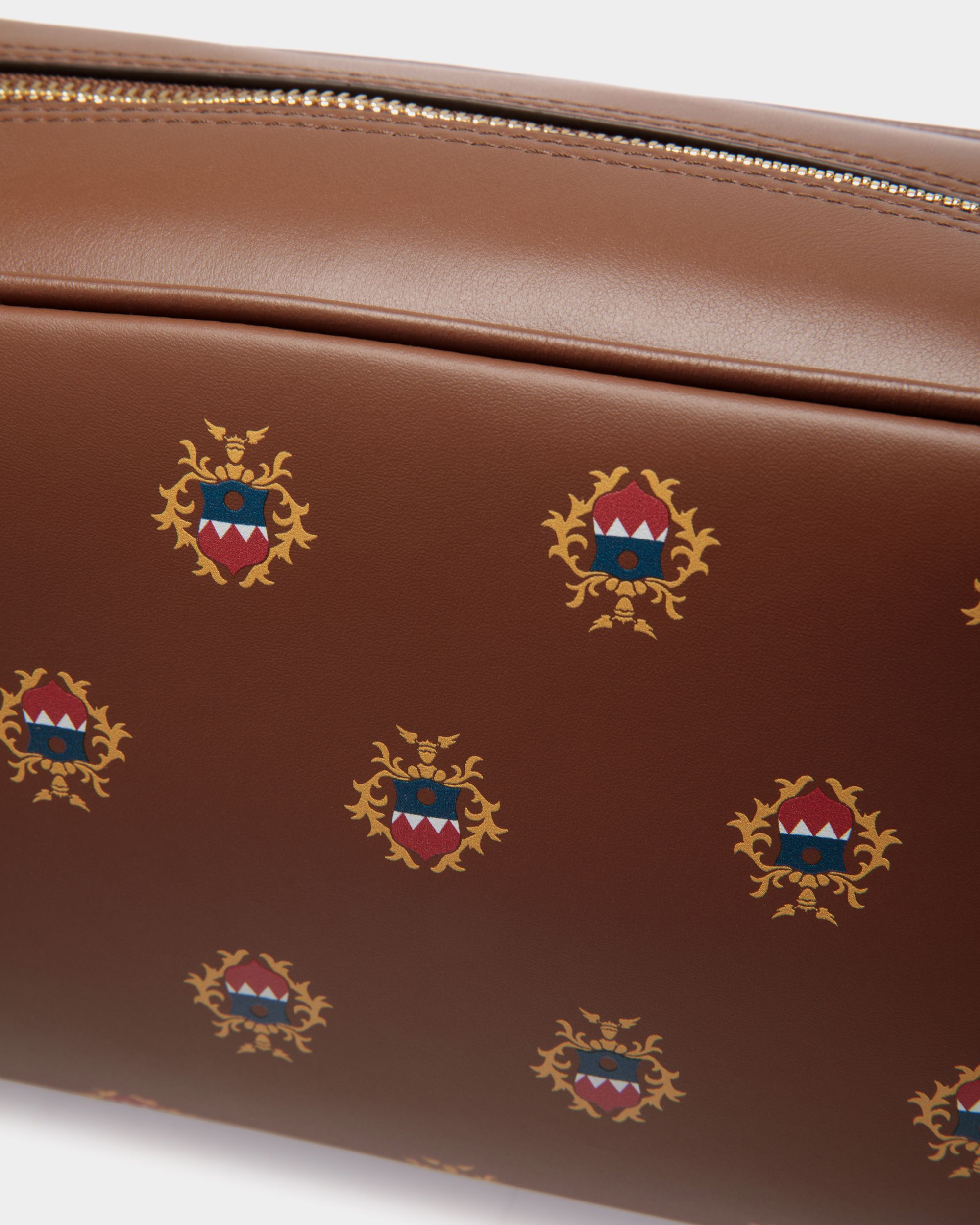 Neceser Easy Bally De Piel Marrón Con Escudo Bally Crest Estampado - Hombre - Bally - 04