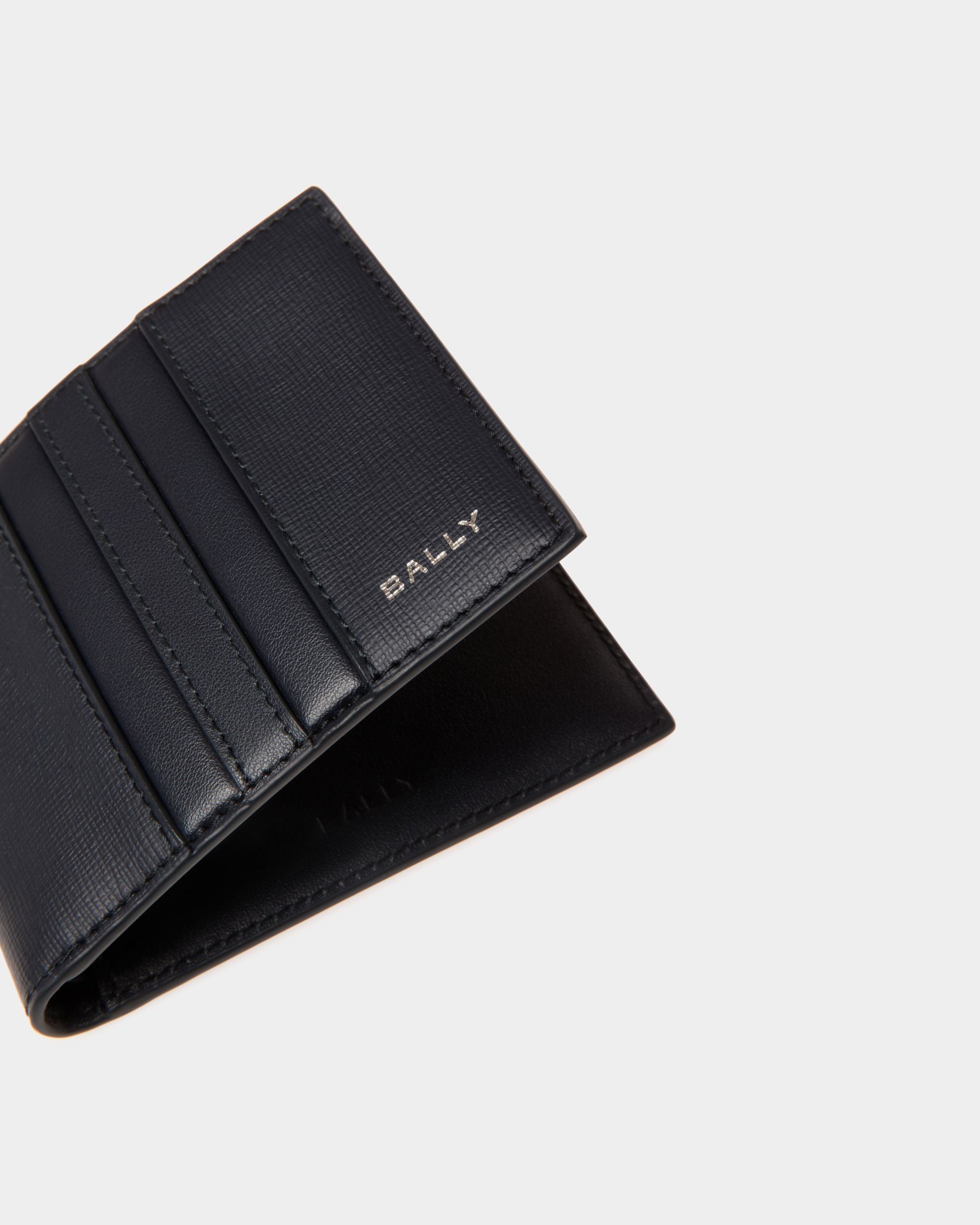 Mythos Bifold Wallet in Navy Blue Recycled Leather - Hombre - Bally - 04