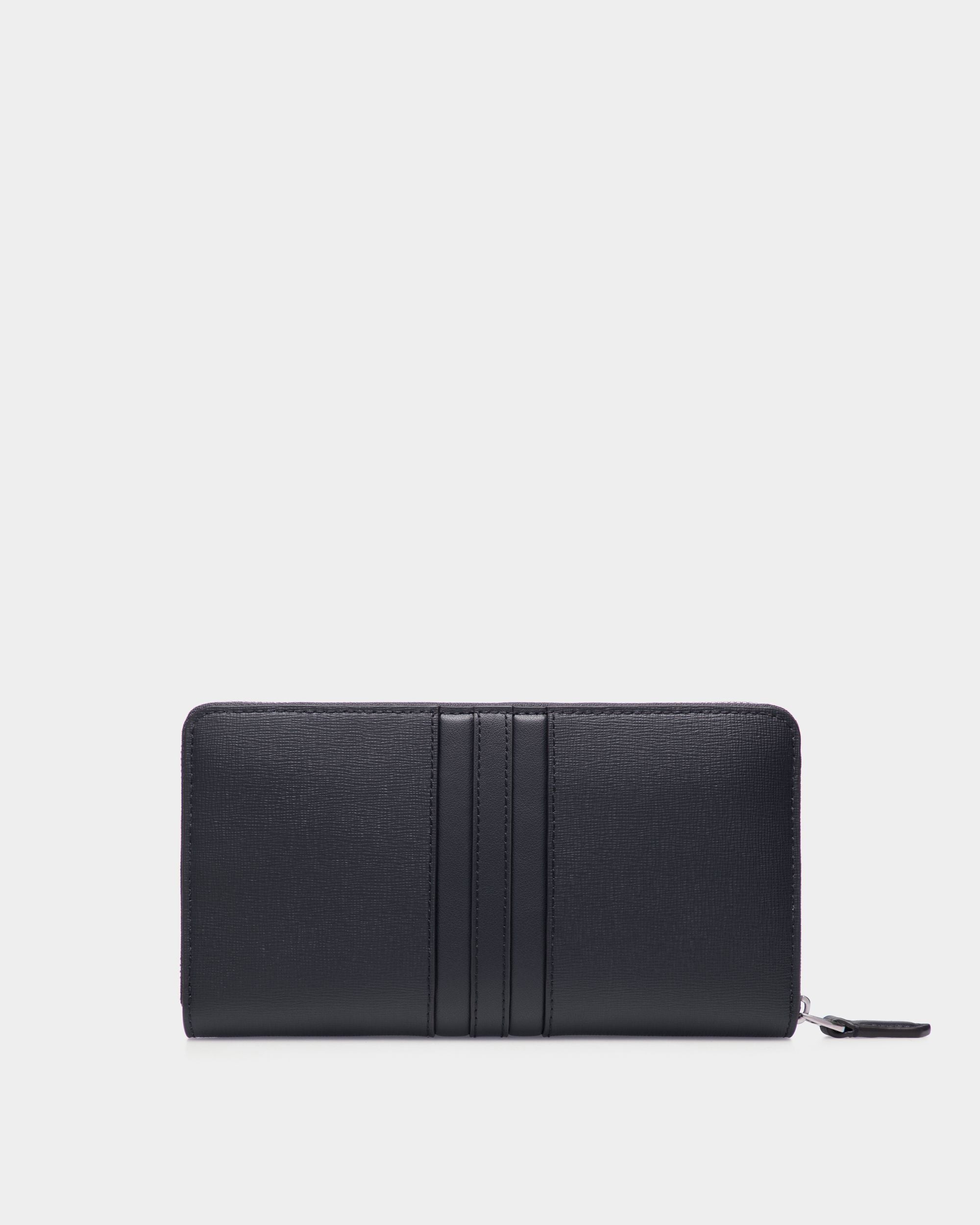 Cartera Mythos De Piel Reciclada Navy Blue Con Cremallera Alrededor - Hombre - Bally - 02