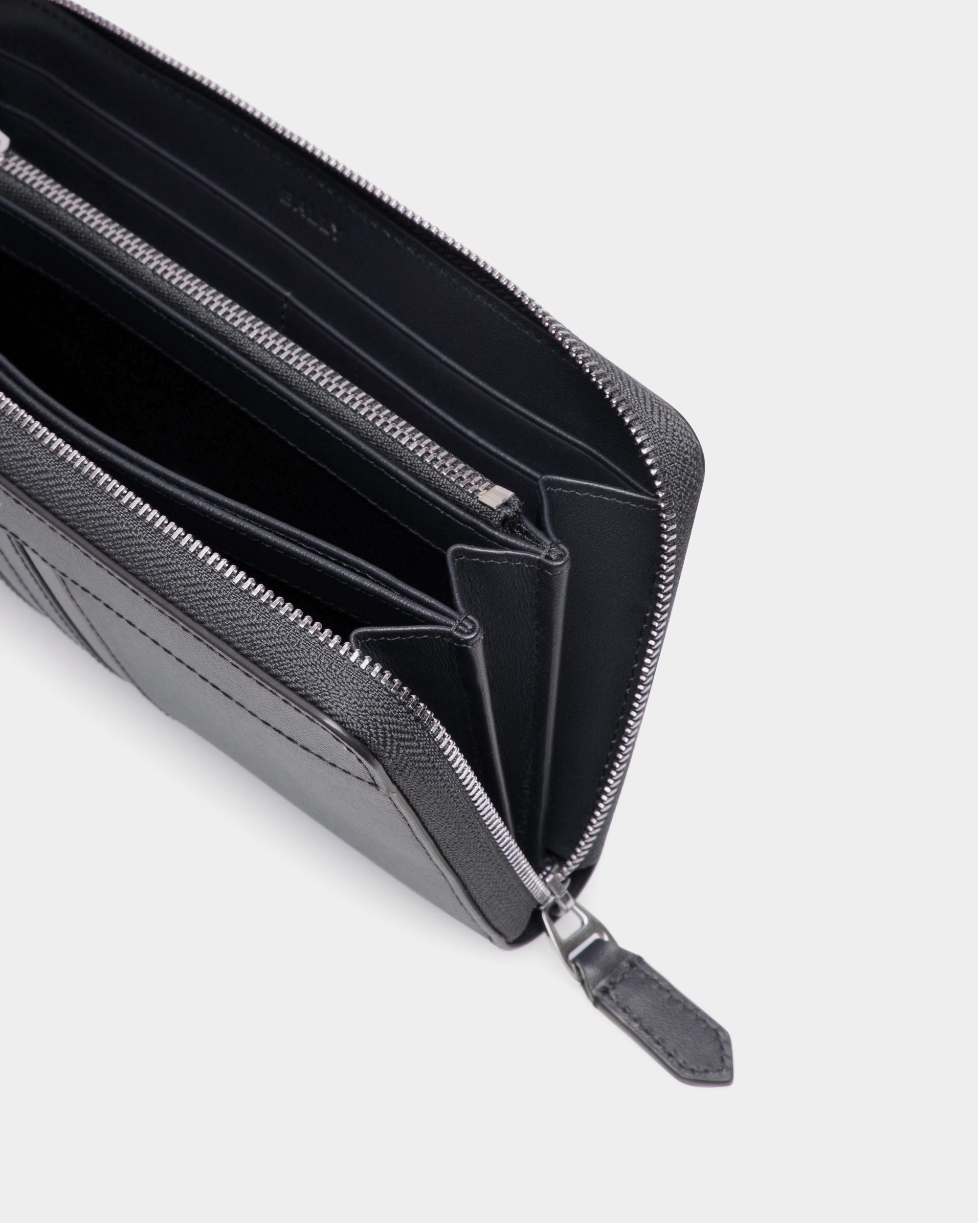 Cartera Mythos De Piel Reciclada Navy Blue Con Cremallera Alrededor - Hombre - Bally - 04