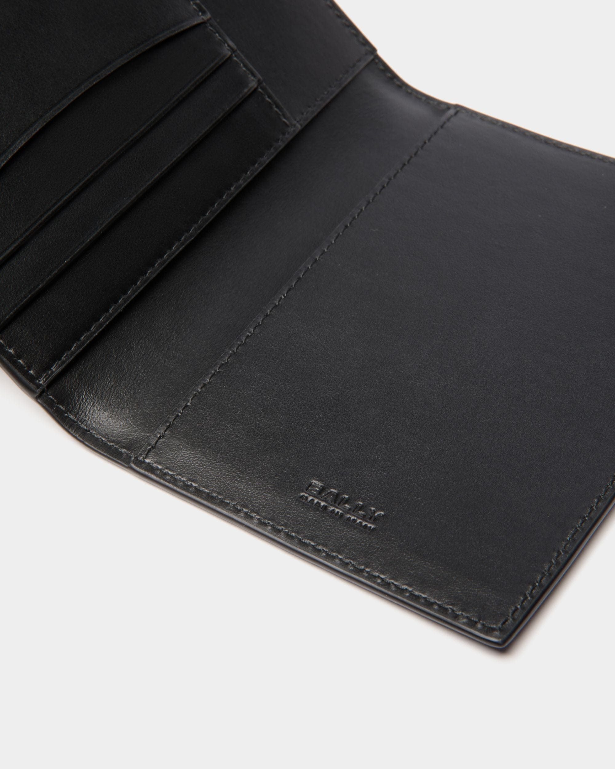 Funda Para Pasaporte Deco De Piel Negra - Hombre - Bally - 04