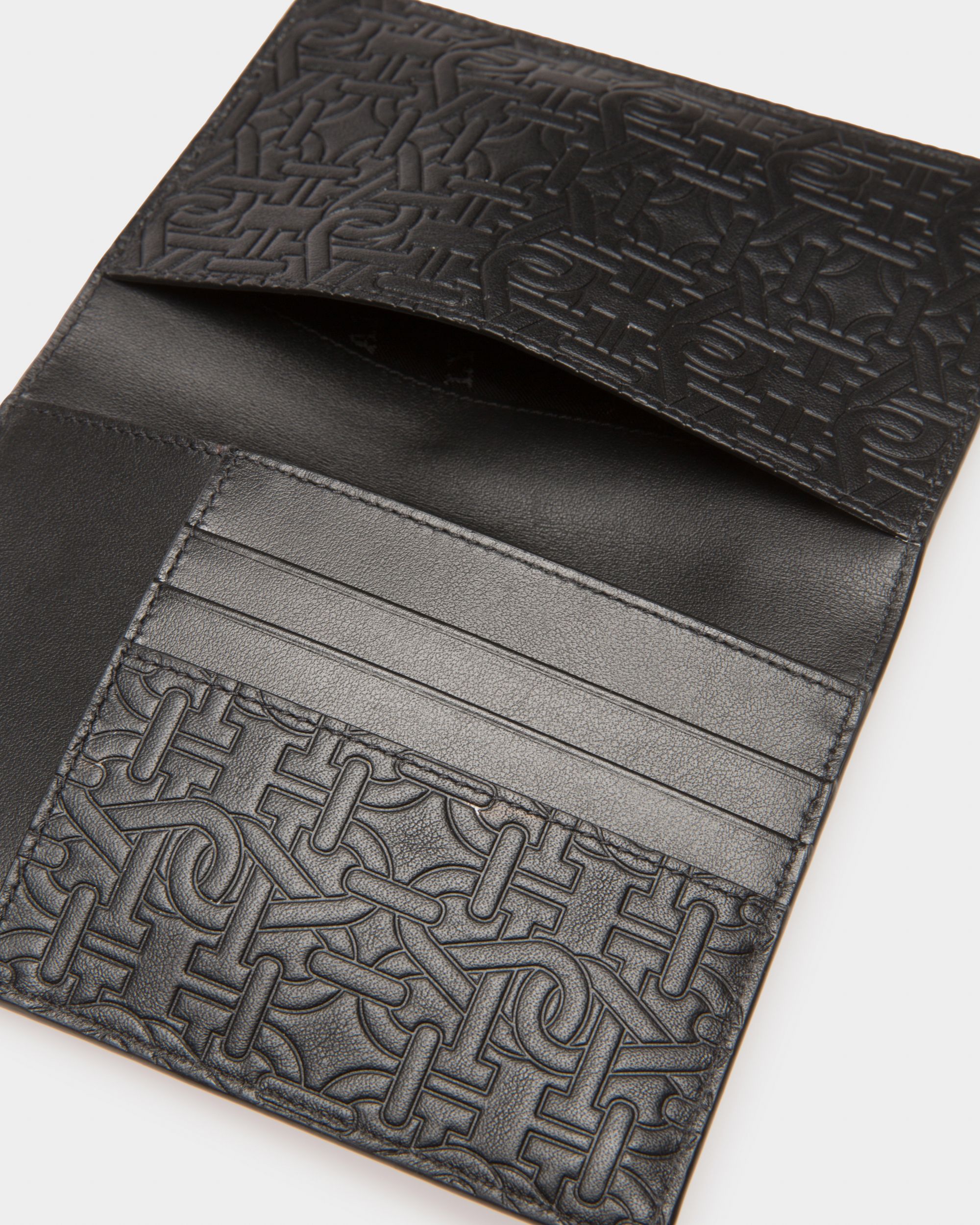 Bovert Funda De Pasaporte Para Mujer En Piel De Color Negro - Hombre - Bally - 04