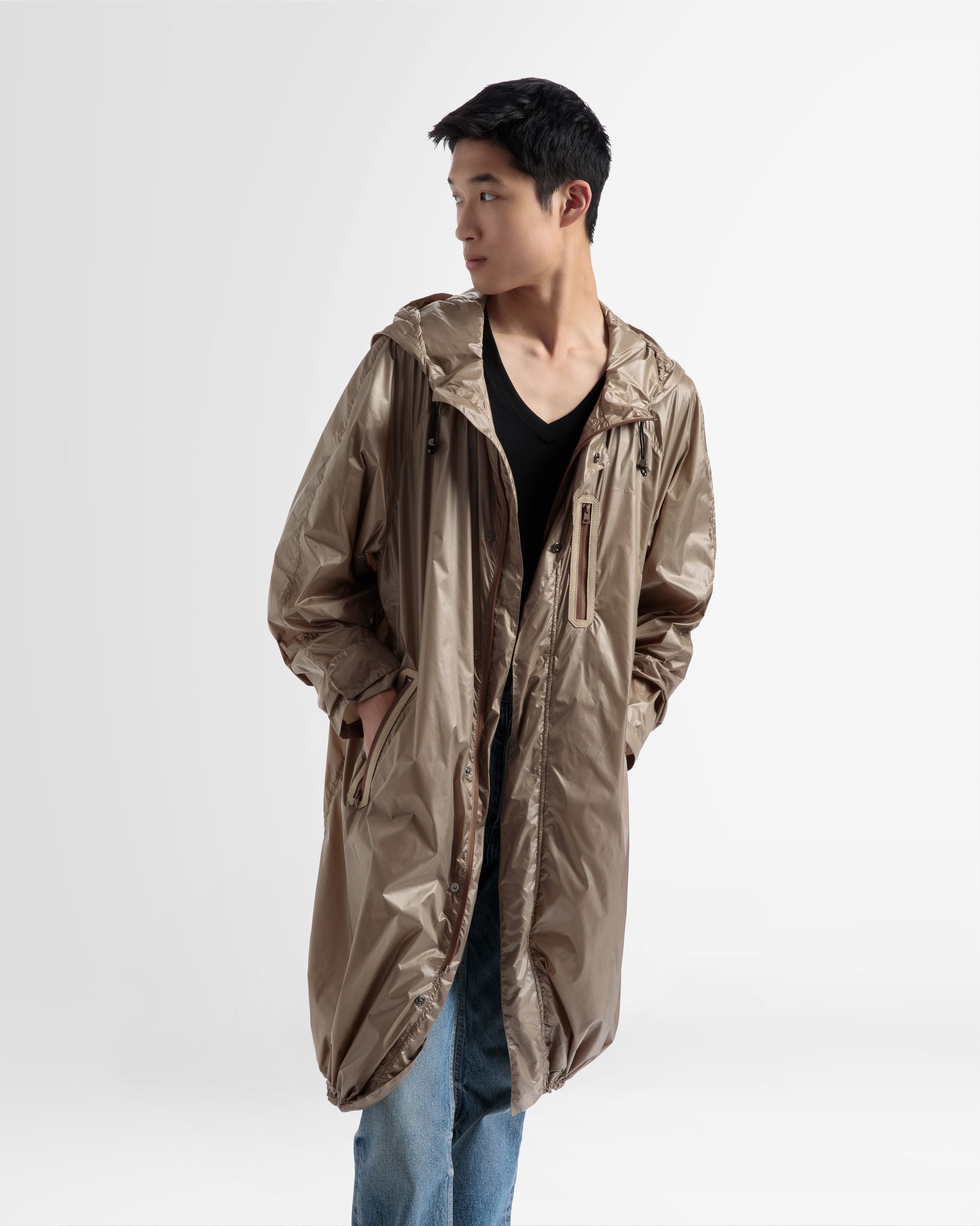 Capa Impermeable Con Capucha De Tejido Técnico Color Desierto - Hombre - Bally - 02