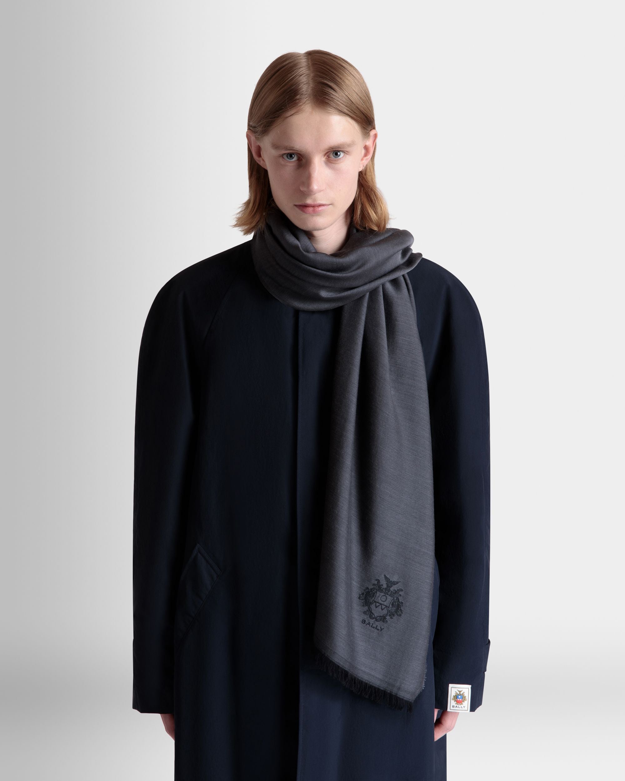 Bufanda De Seda Y Cachemira Gris Oscuro Con Escudo Bally Crest - Hombre - Bally - 02