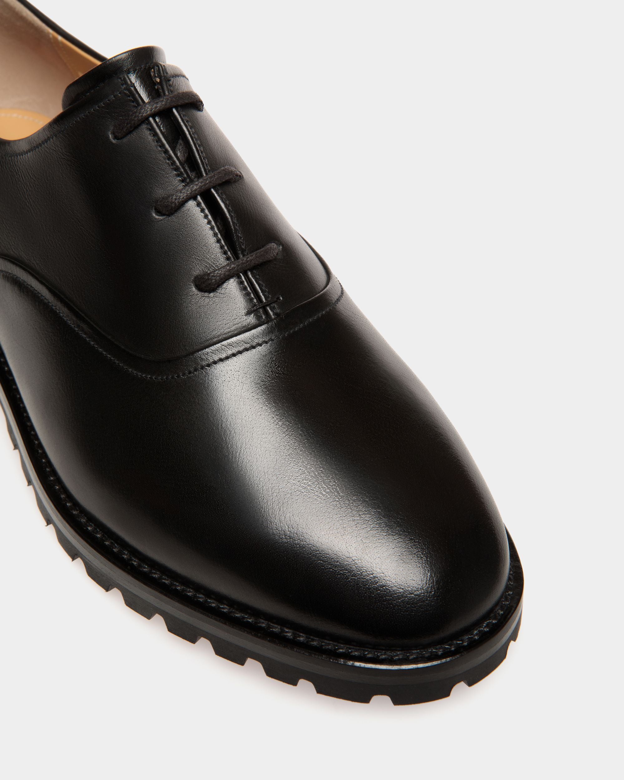 Solaria Oxford in Black Buffalo Leather - Hombre - Bally - 05