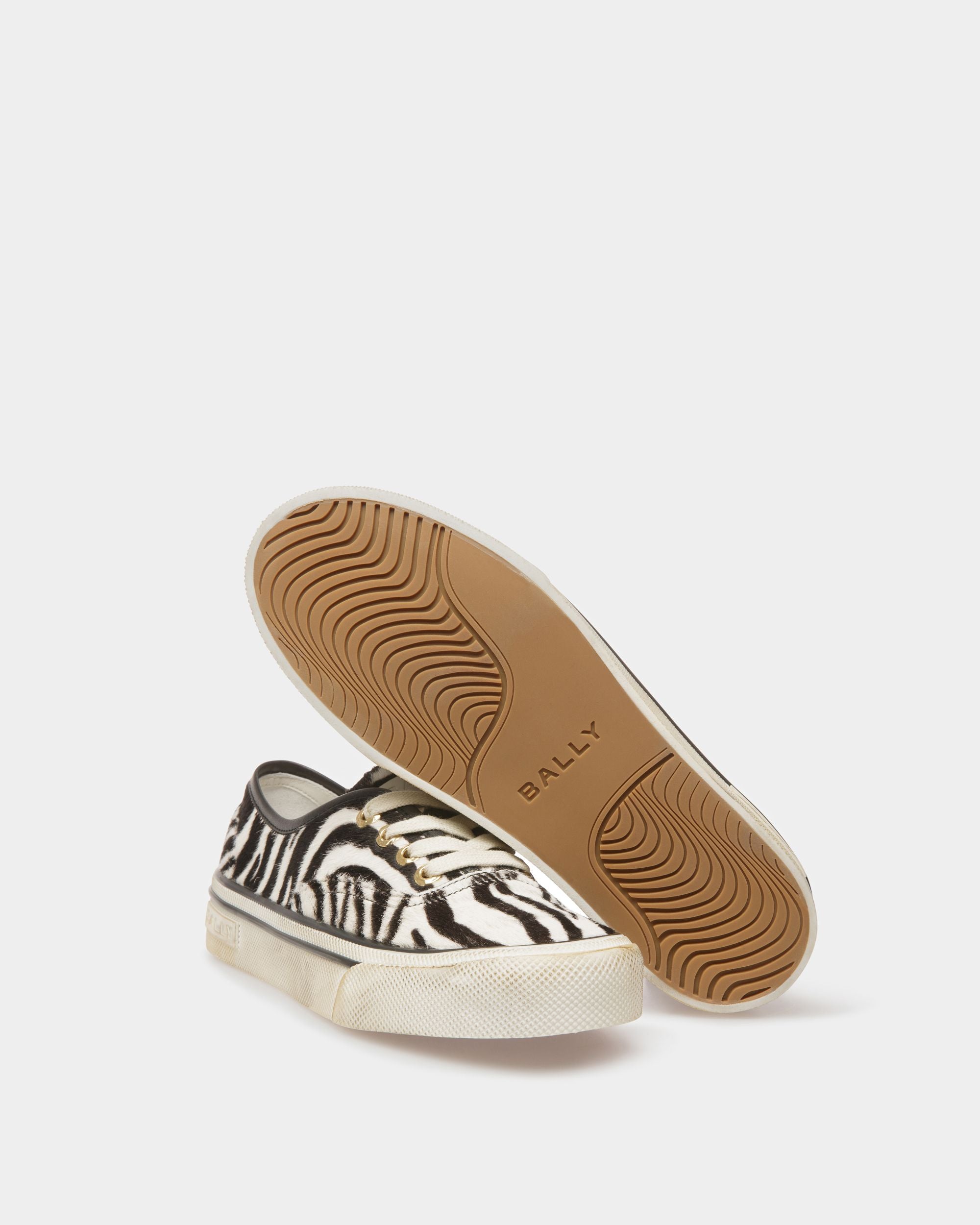 Zapatillas Santa Ana De Piel De Becerro Con Pelo Blanca Y Negra - Hombre - Bally - 04