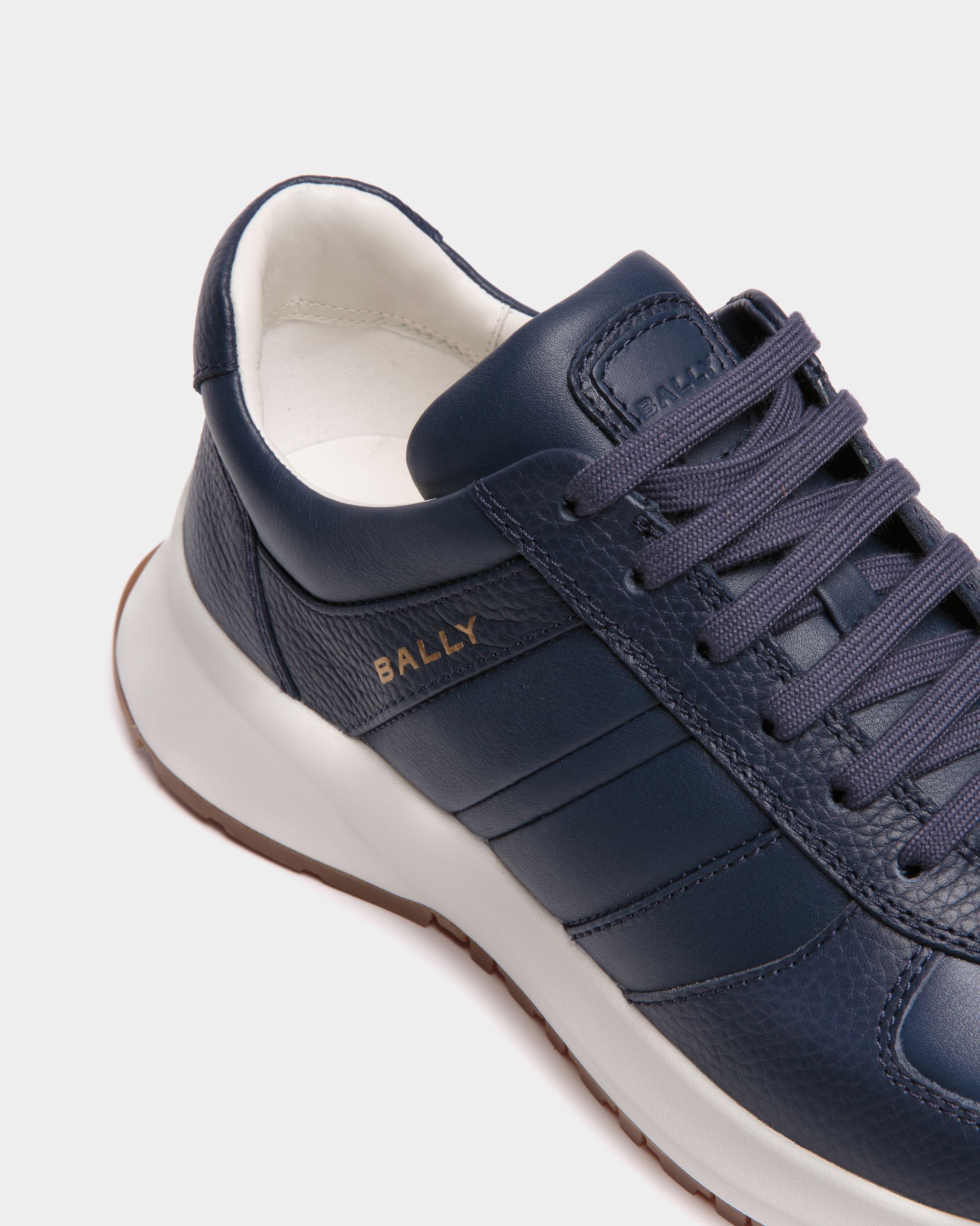 Zapatilla Outline De Piel Granulada En Azul - Hombre - Bally - 05