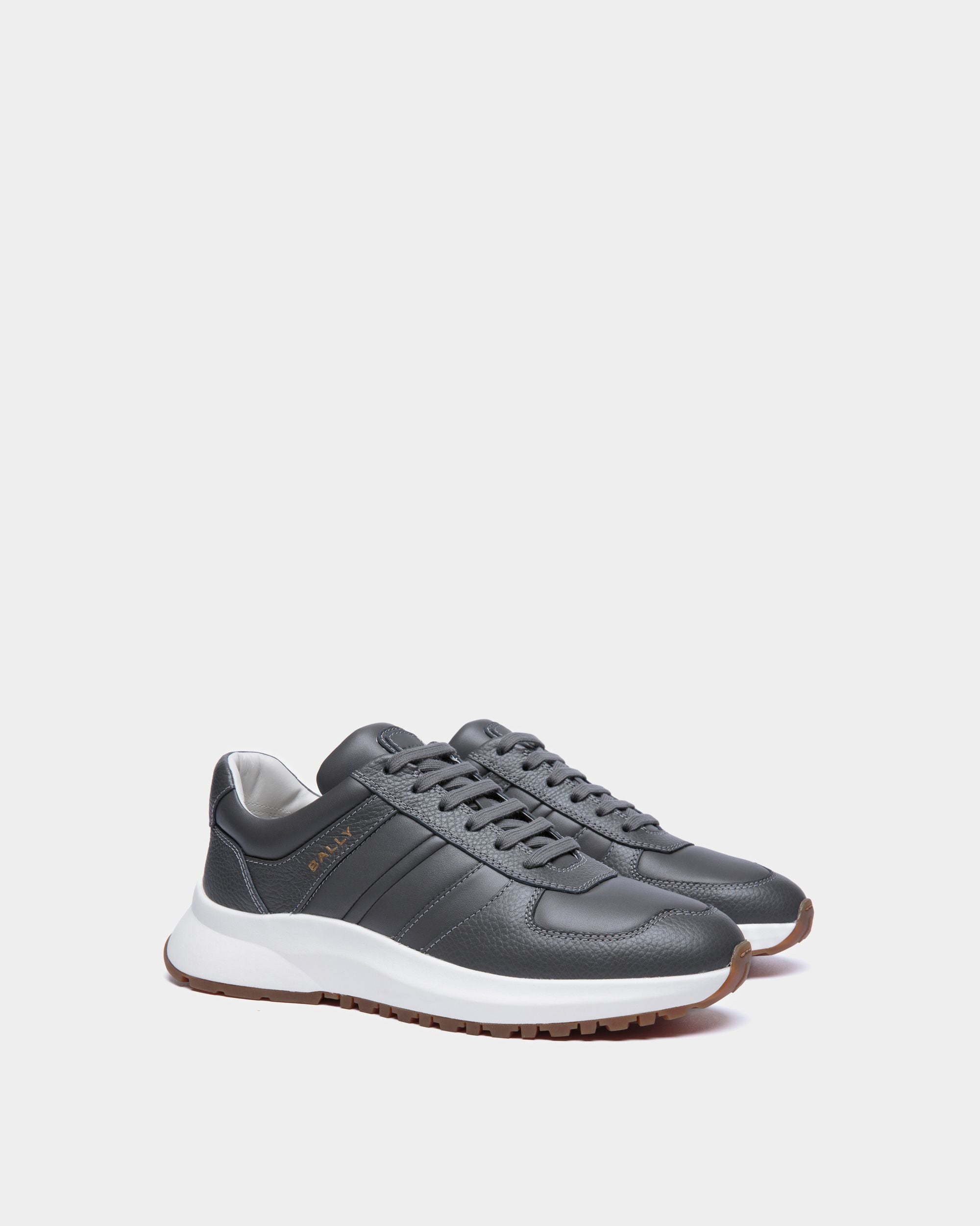 Zapatilla Outline De Piel Granulada En Gris - Hombre - Bally - 02