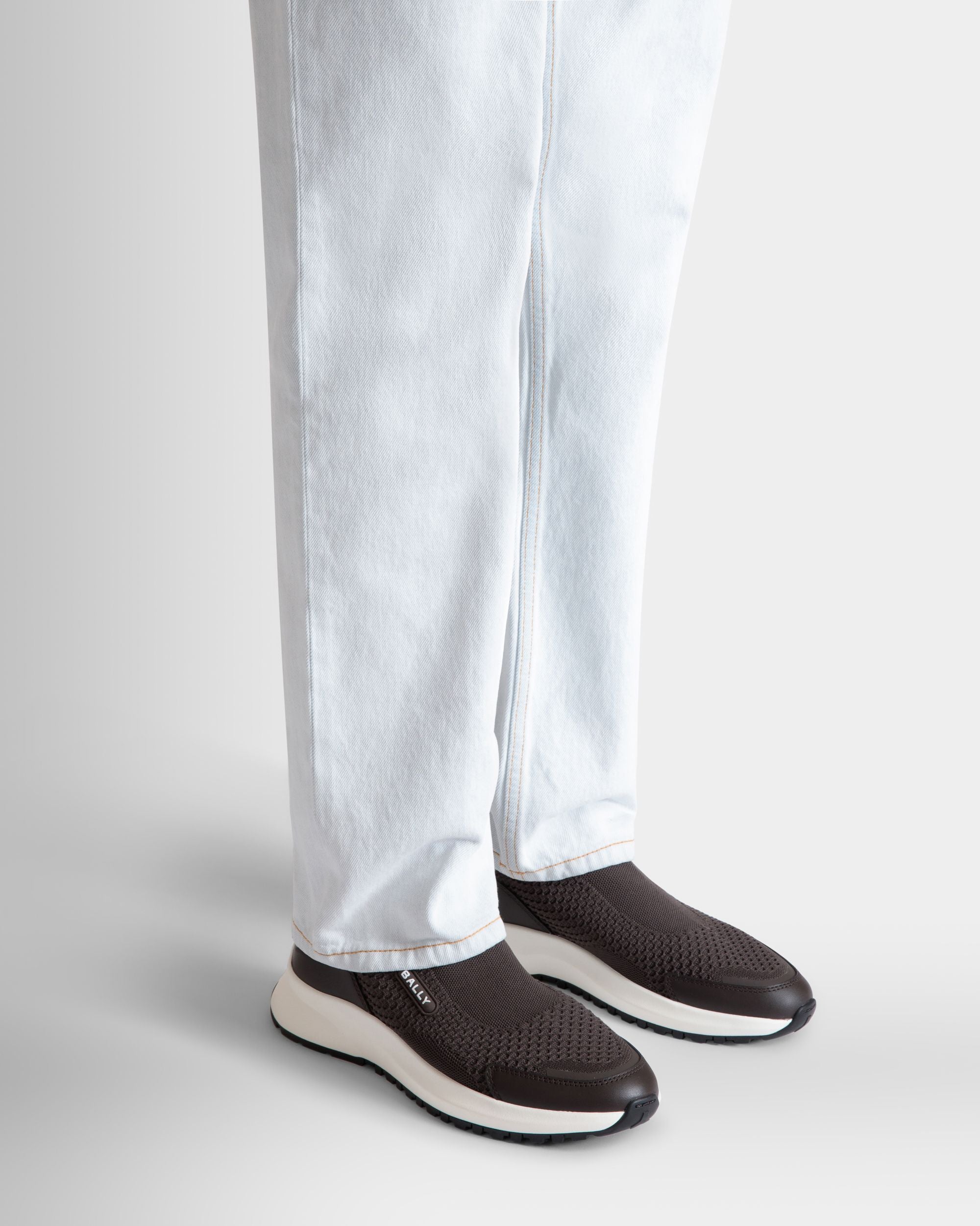 Zapatilla Outline De Punto Ébano - Hombre - Bally - 02