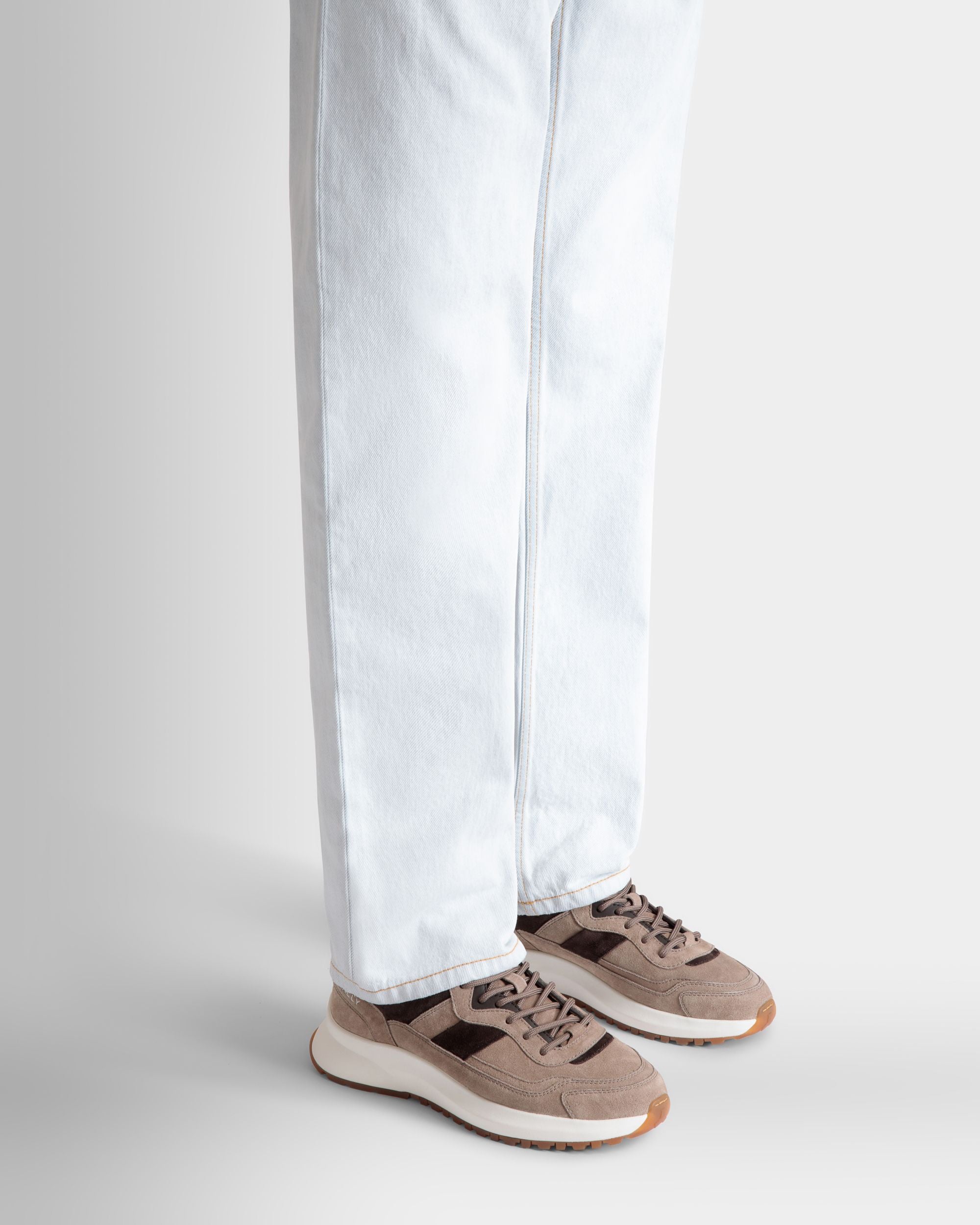 Zapatilla Outline De Ante Topo Y Ébano - Hombre - Bally - 02