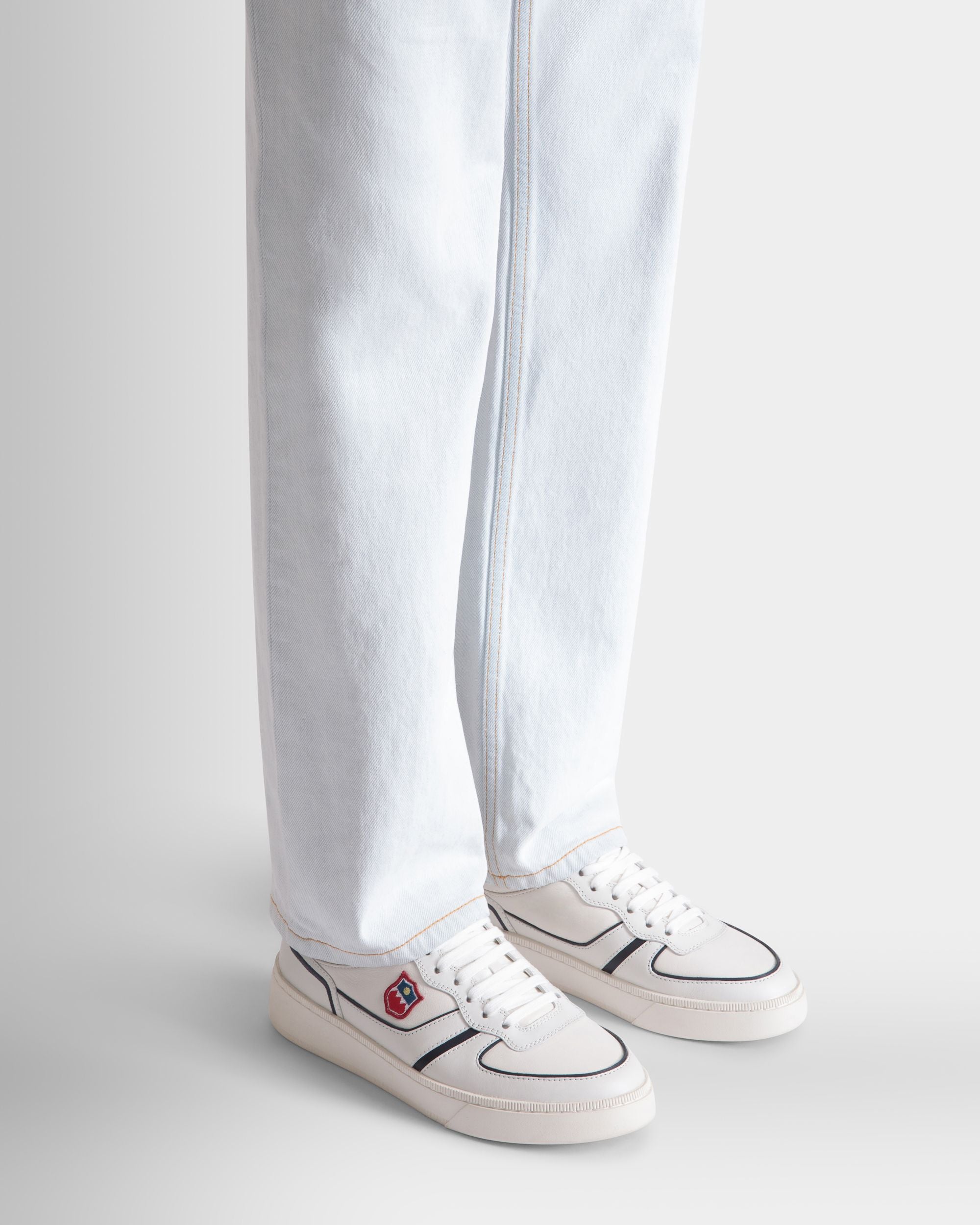 Zapatilla Raise De Piel Blanca Y Navy Blue - Hombre - Bally - 02